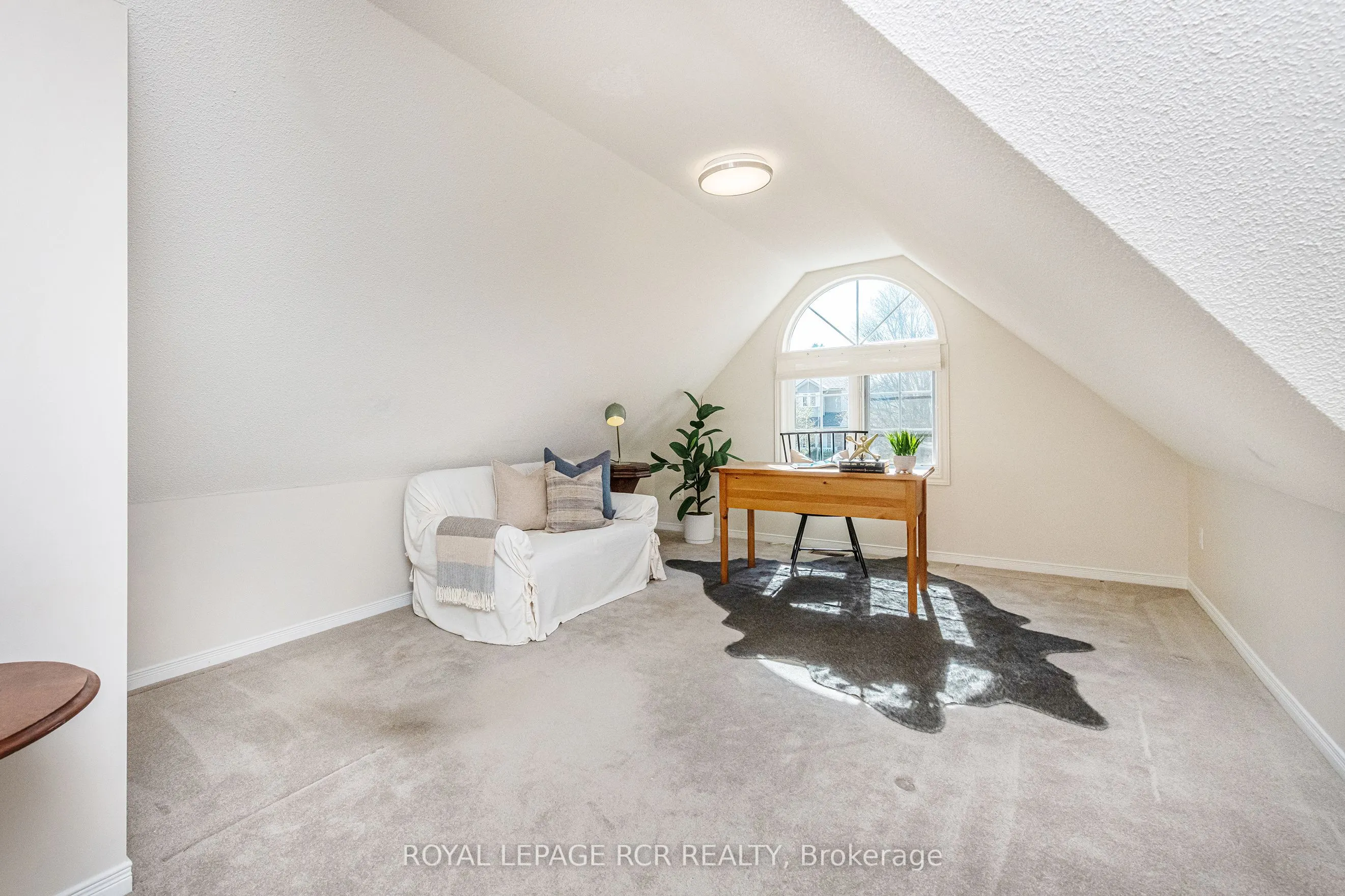 222 Walsh Crescent