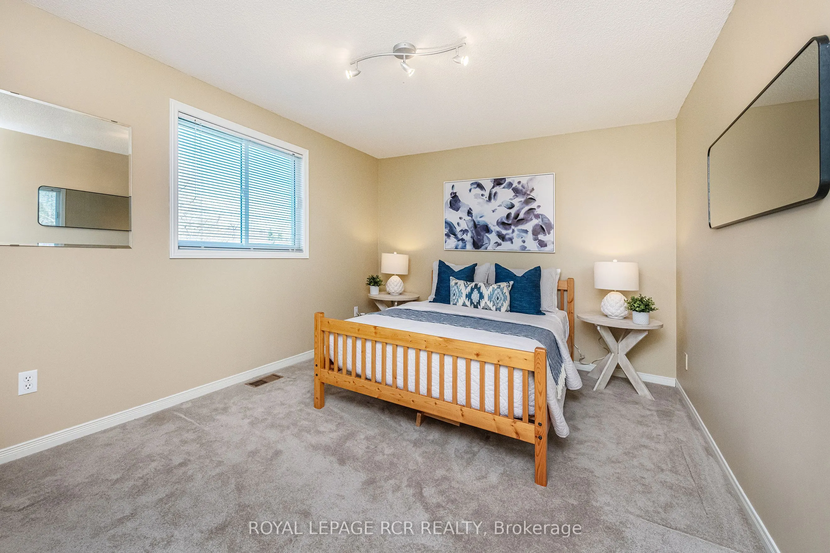 222 Walsh Crescent