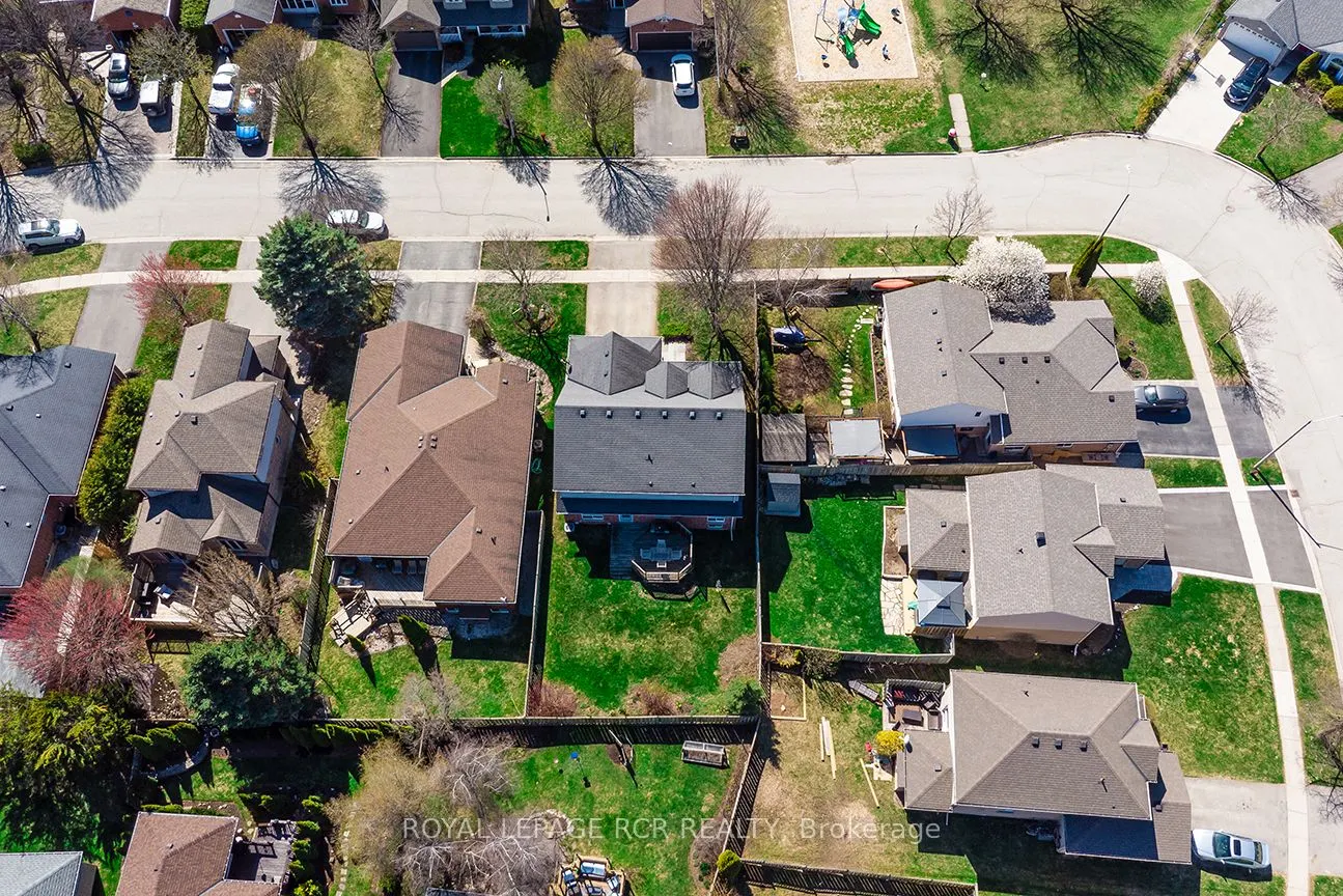 222 Walsh Crescent