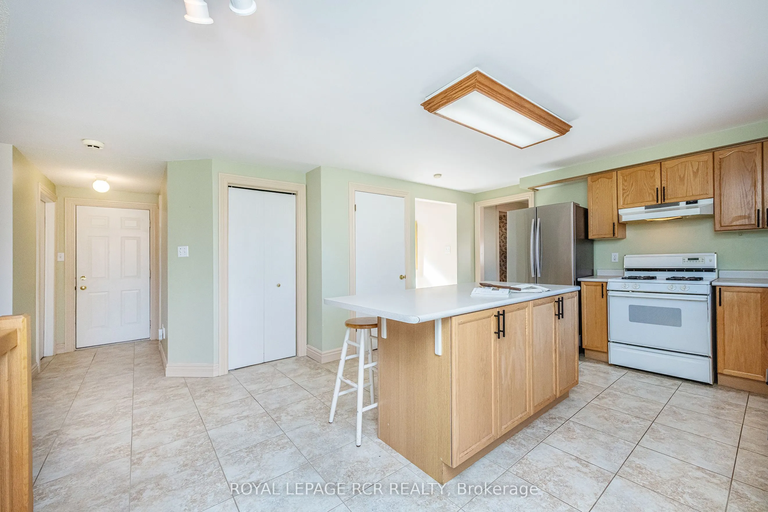 222 Walsh Crescent