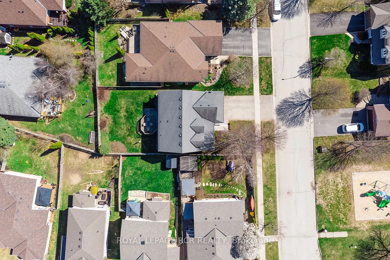 222 Walsh Crescent