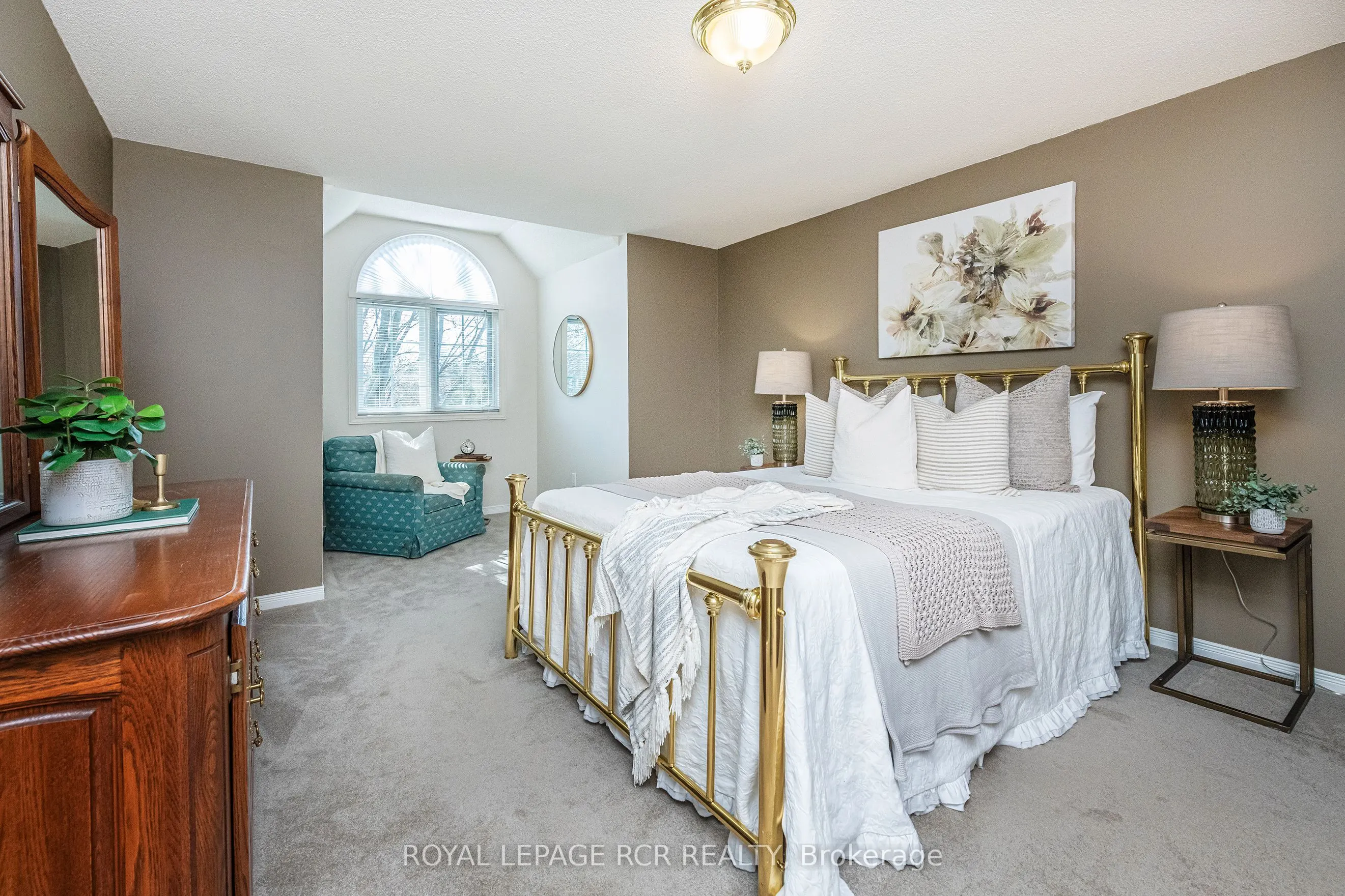 222 Walsh Crescent