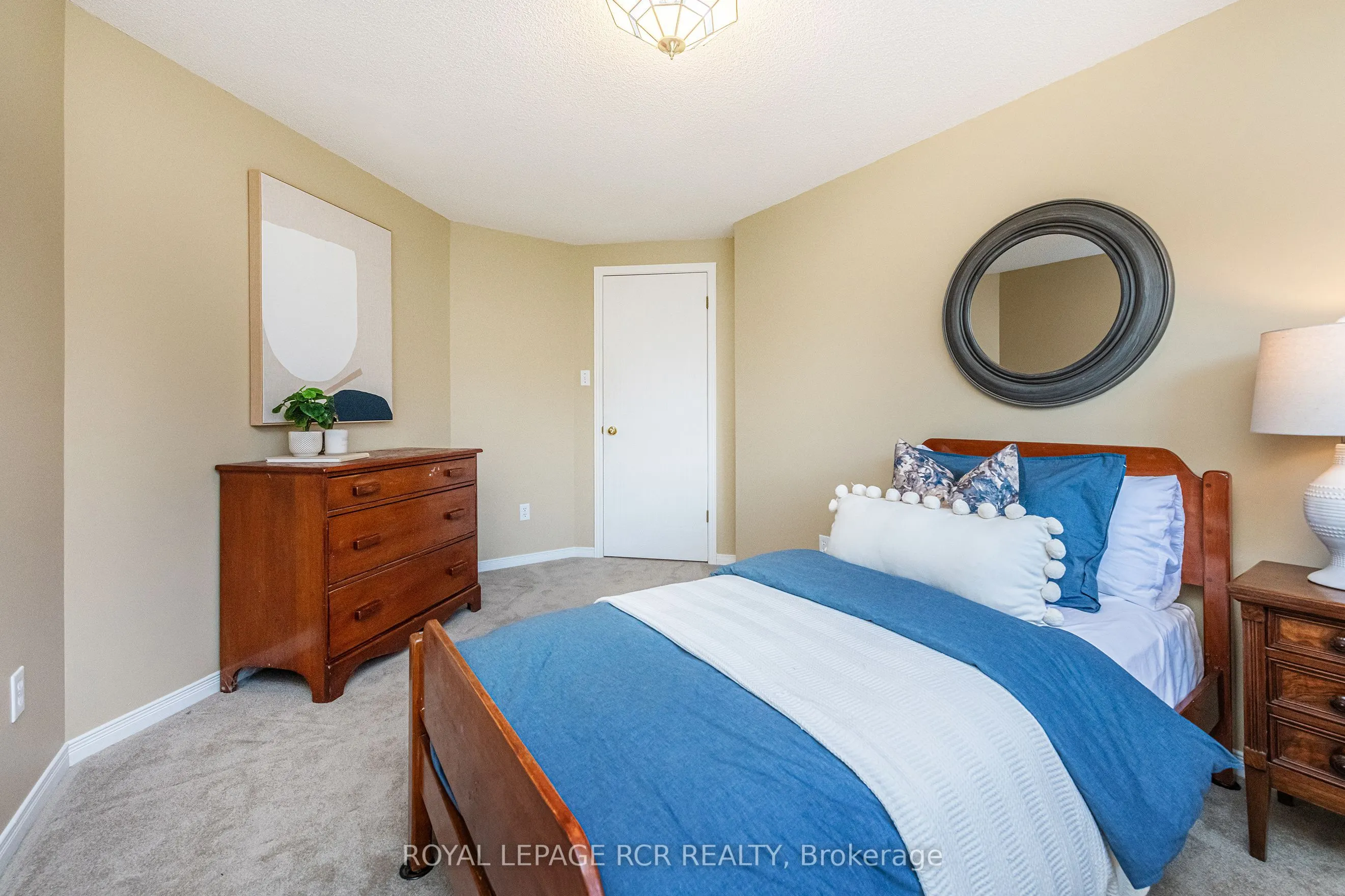 222 Walsh Crescent