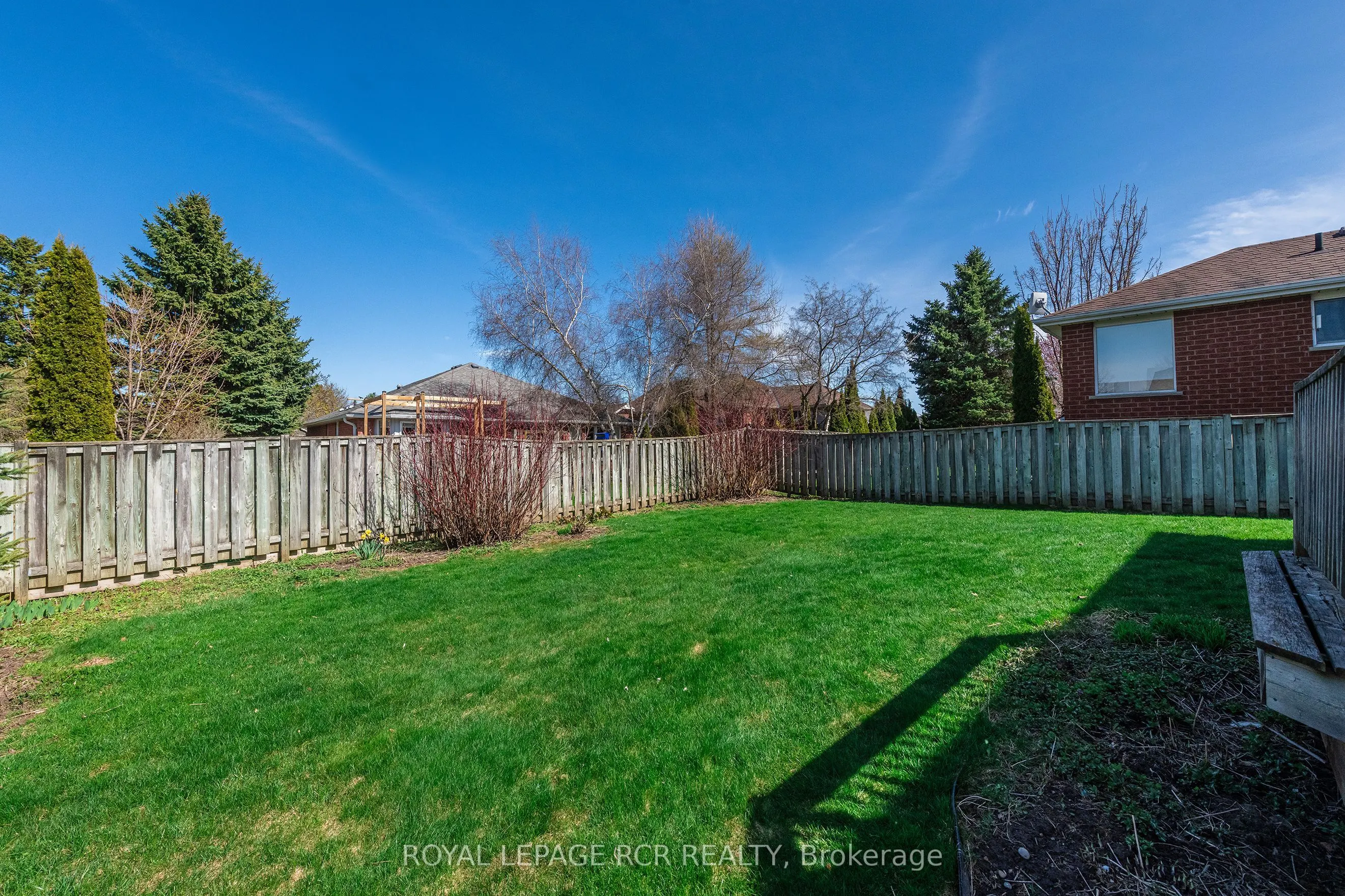 222 Walsh Crescent