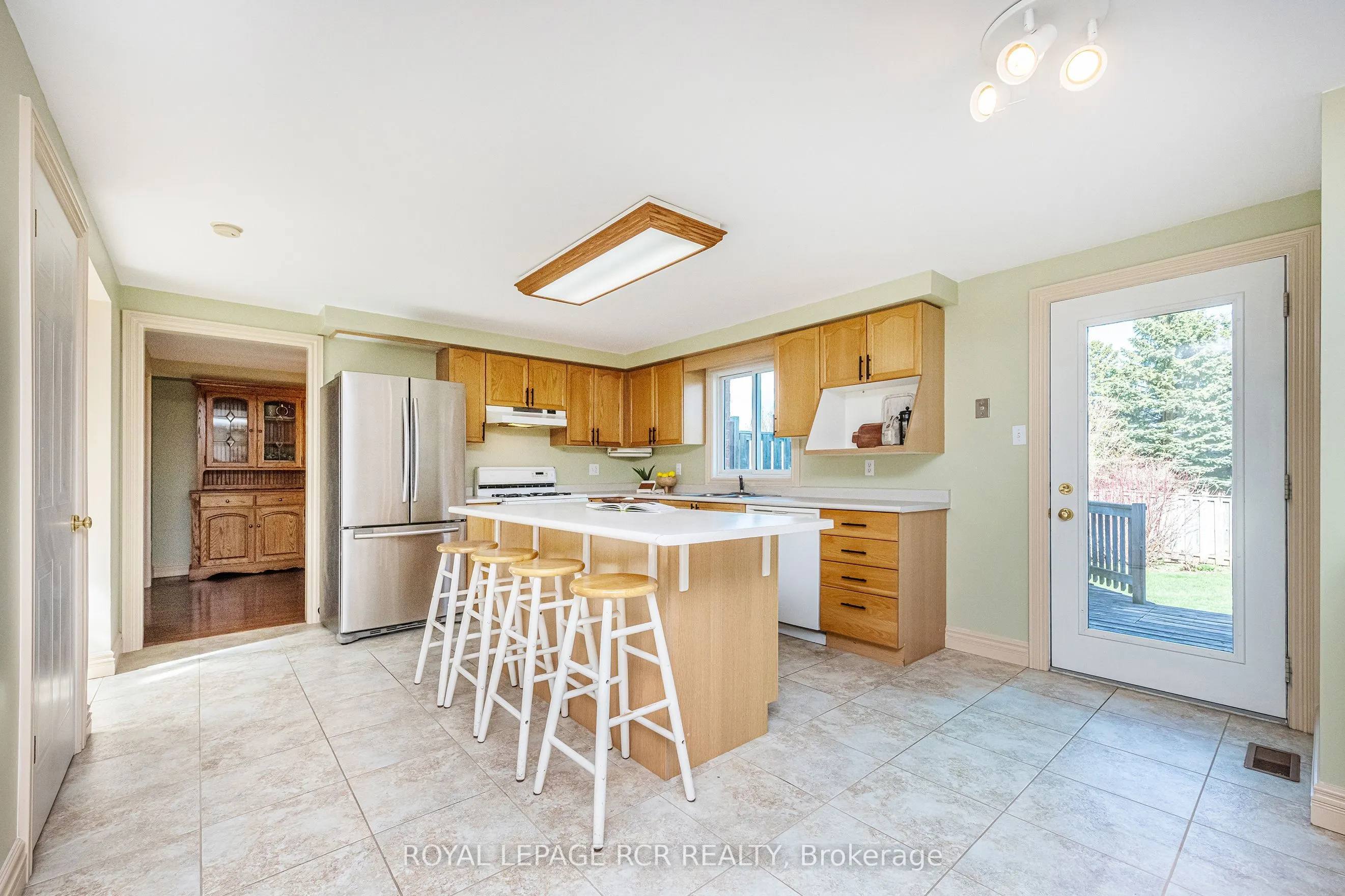 222 Walsh Crescent