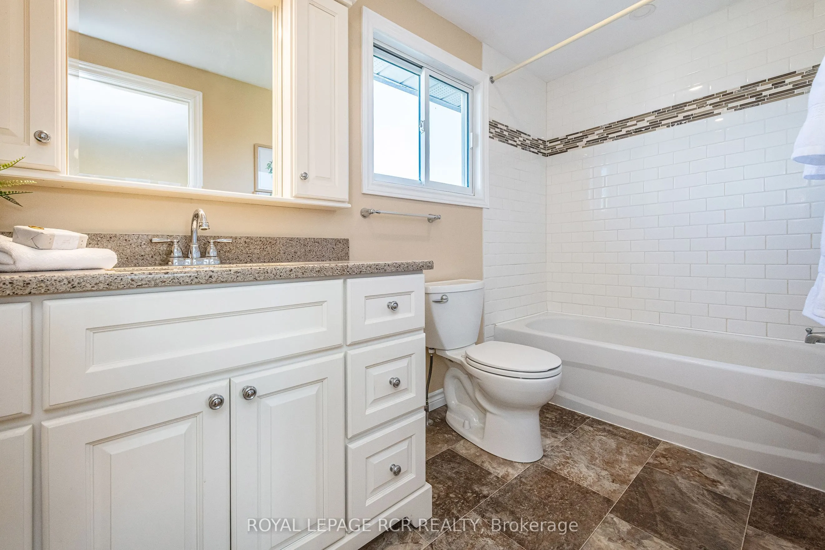 222 Walsh Crescent