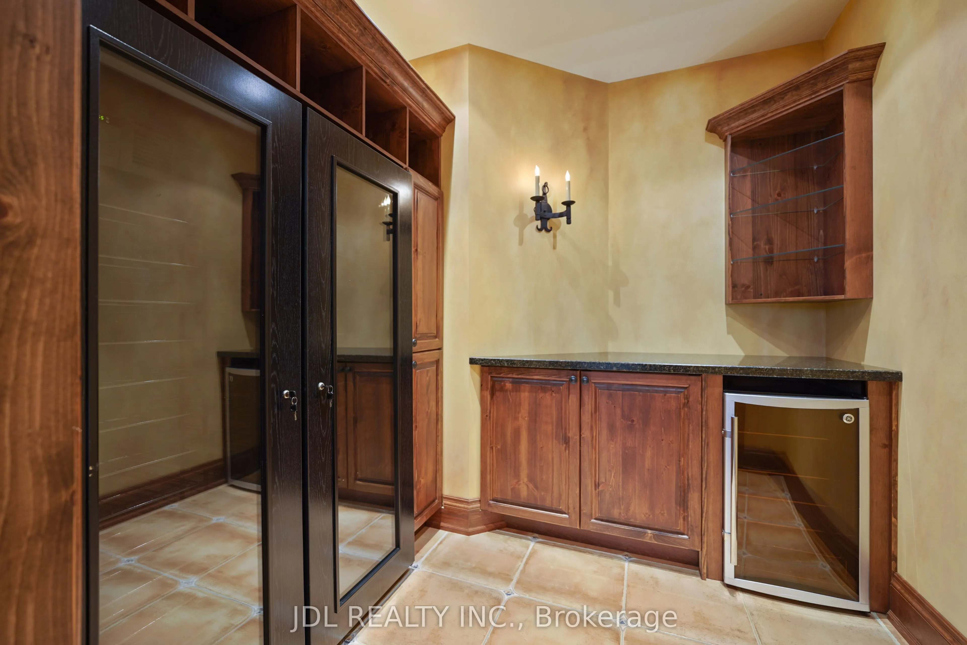 1283 Lindburgh Court
