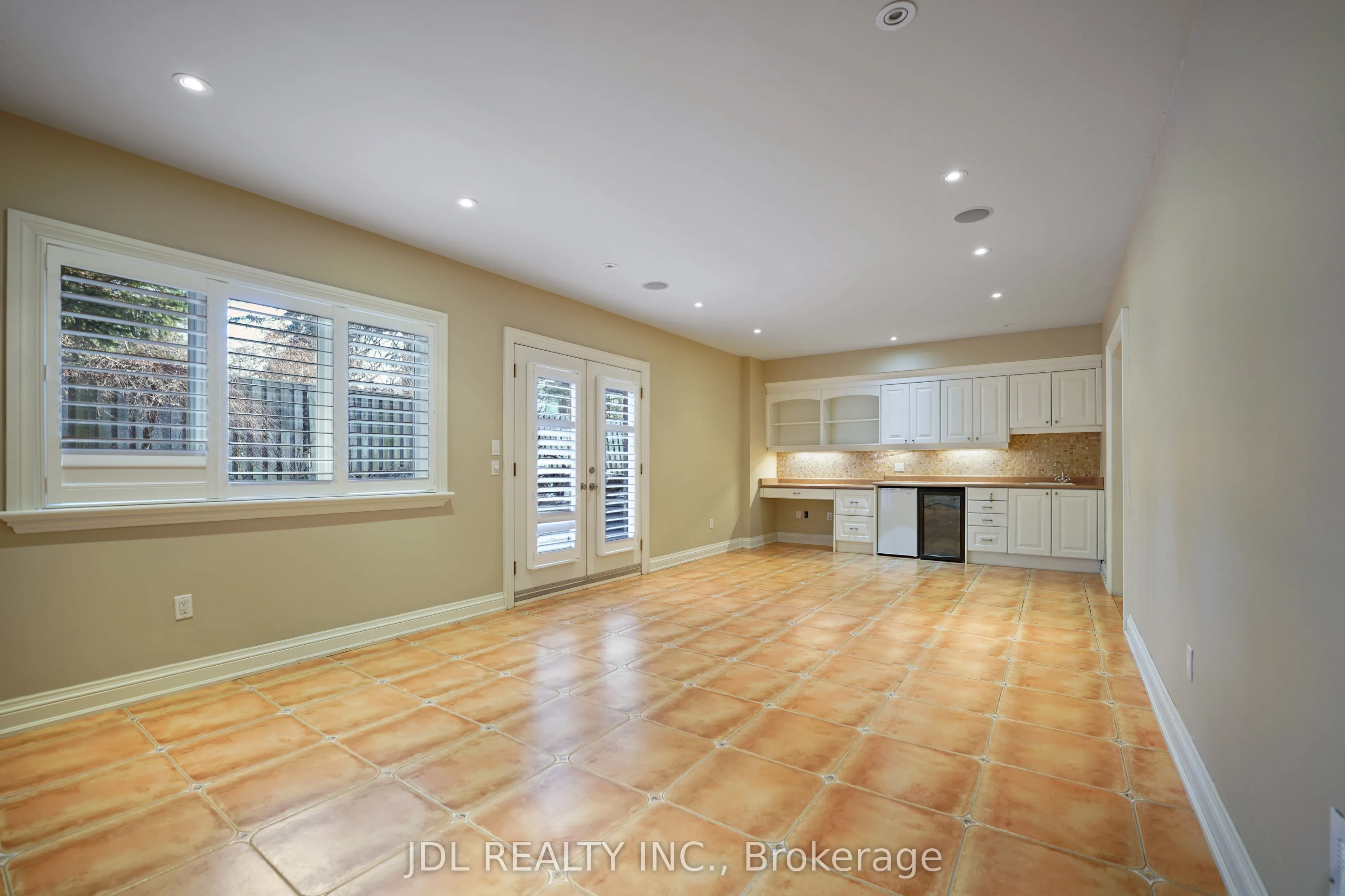 1283 Lindburgh Court
