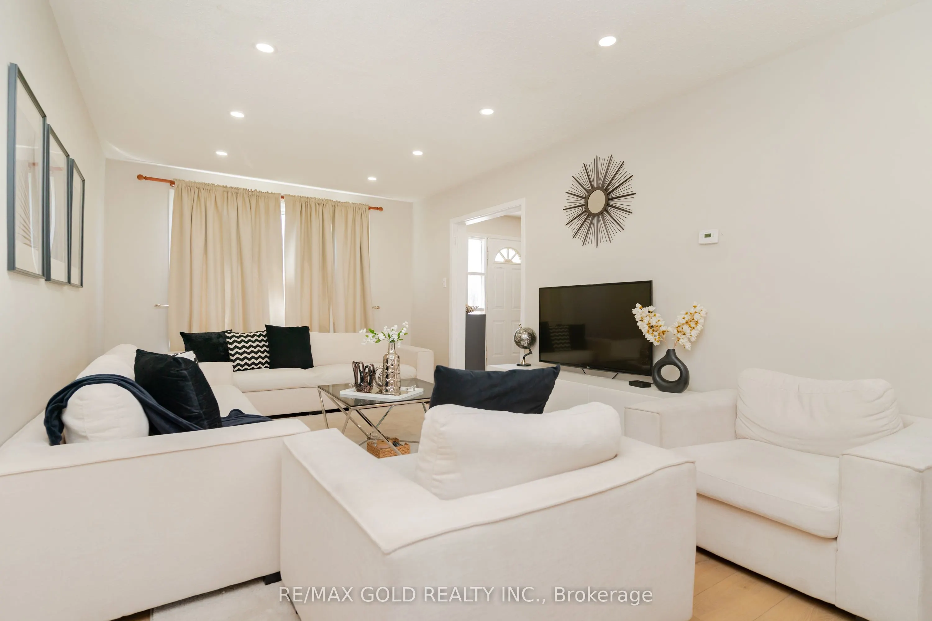 4 Elvina Gate