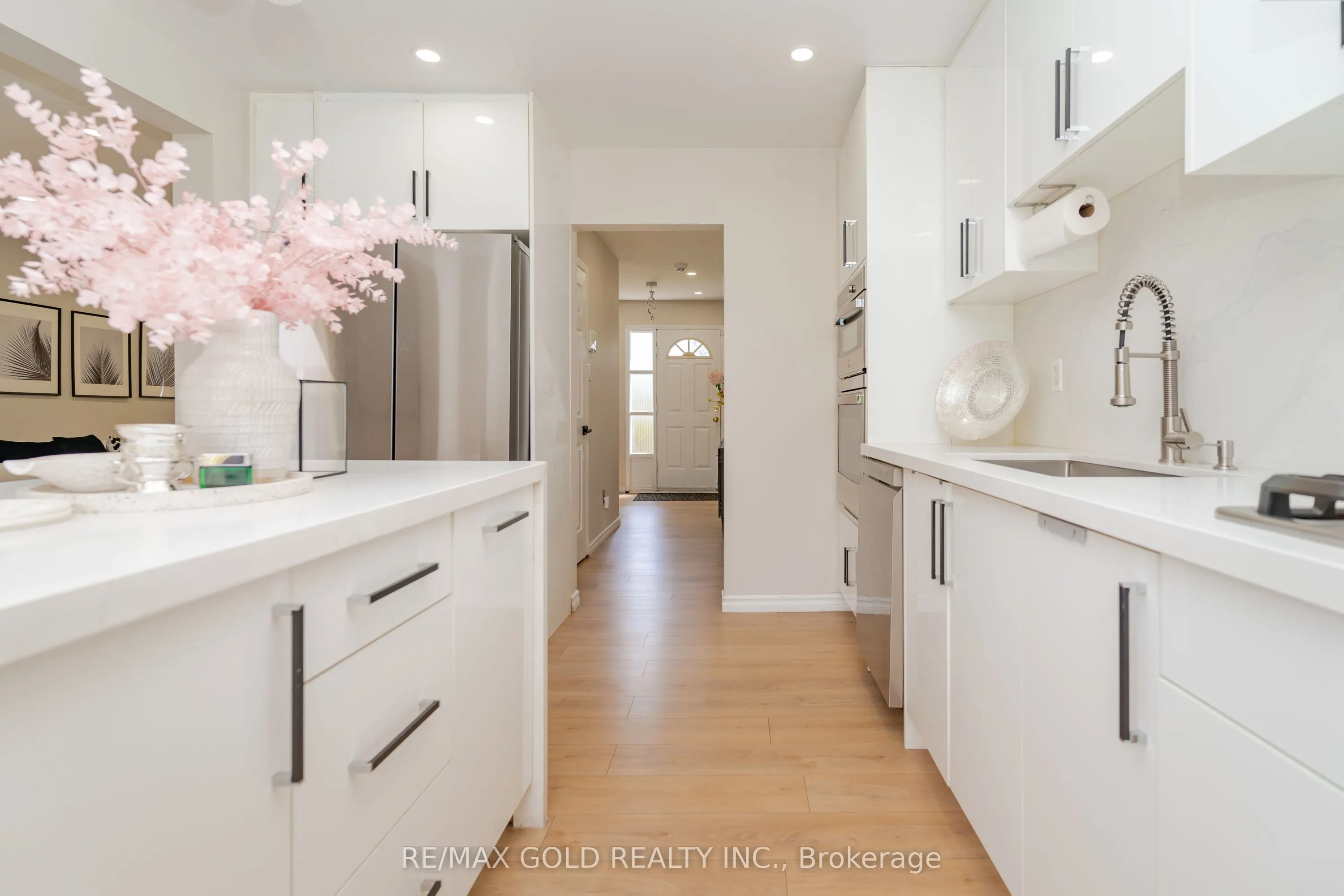 4 Elvina Gate
