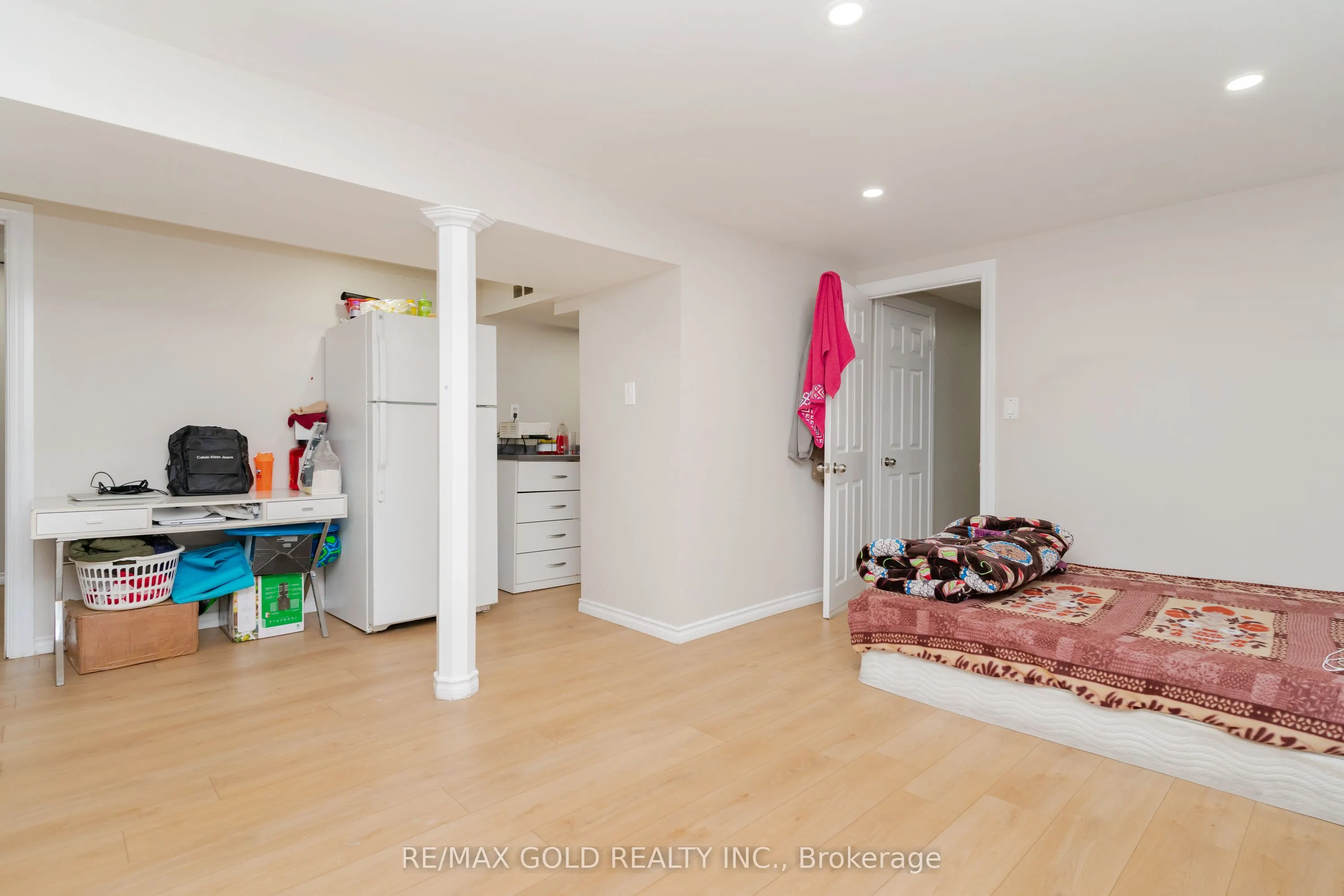 4 Elvina Gate
