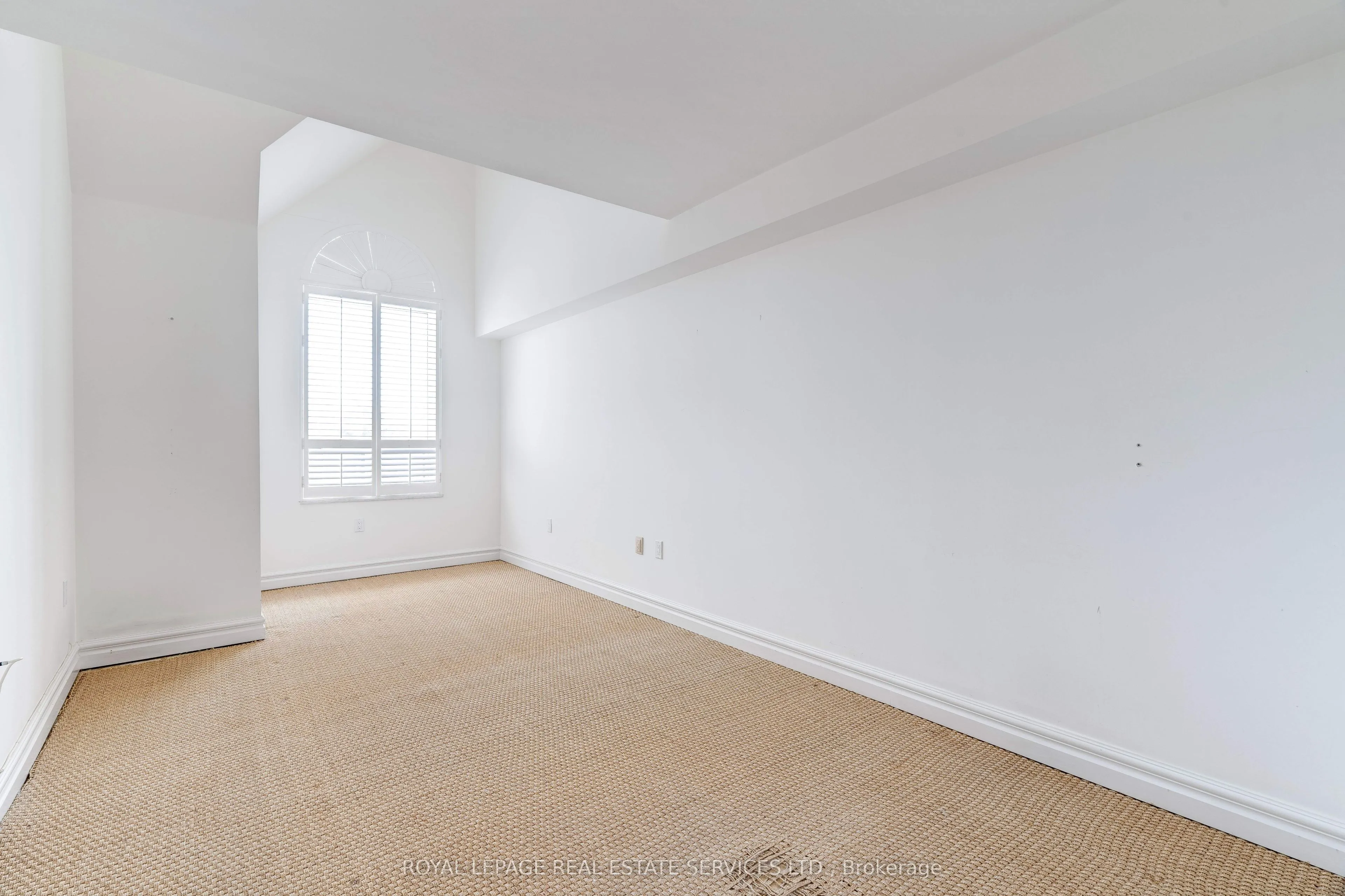 221 Robinson Street, #PH8