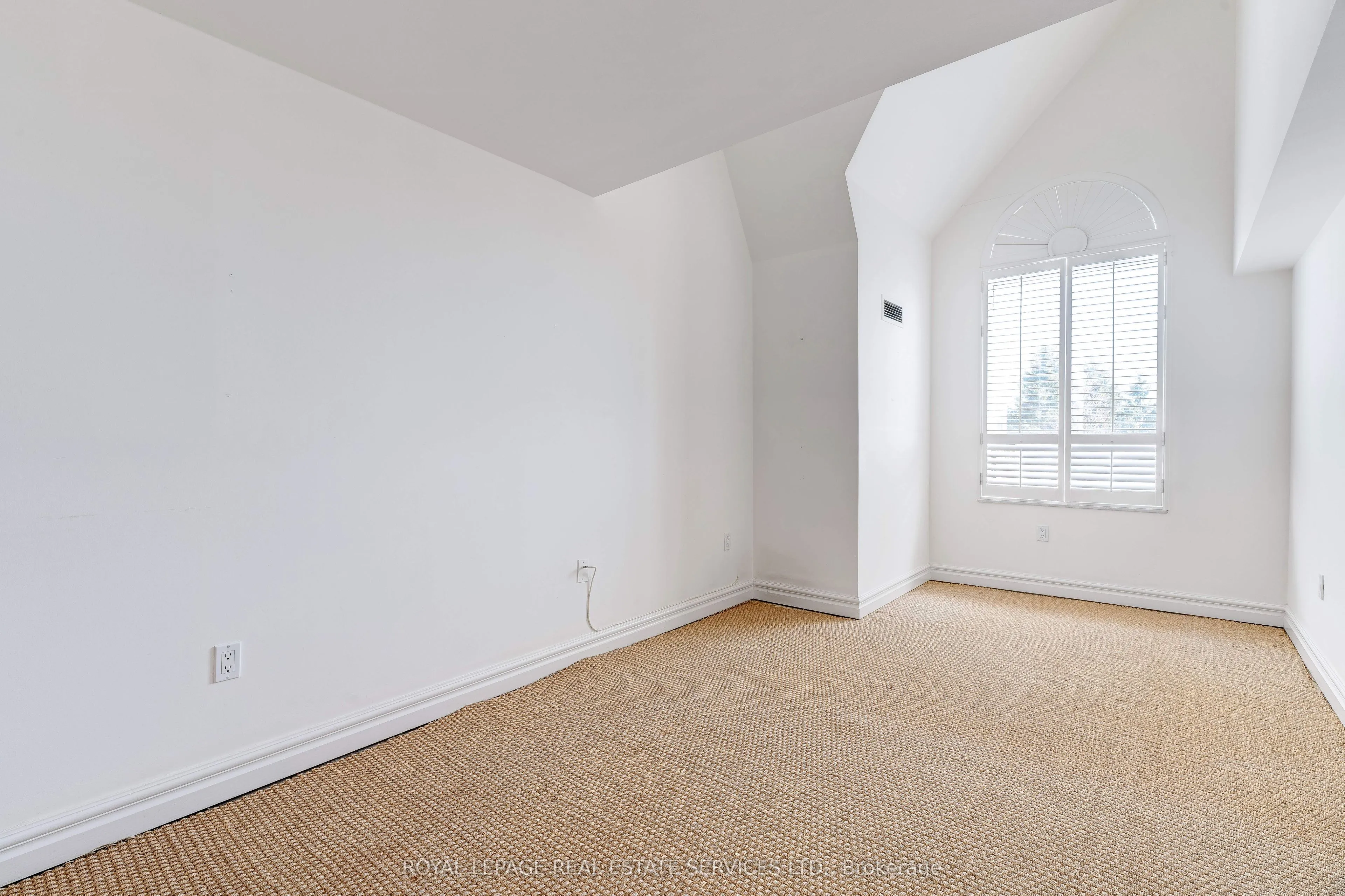 221 Robinson Street, #PH8