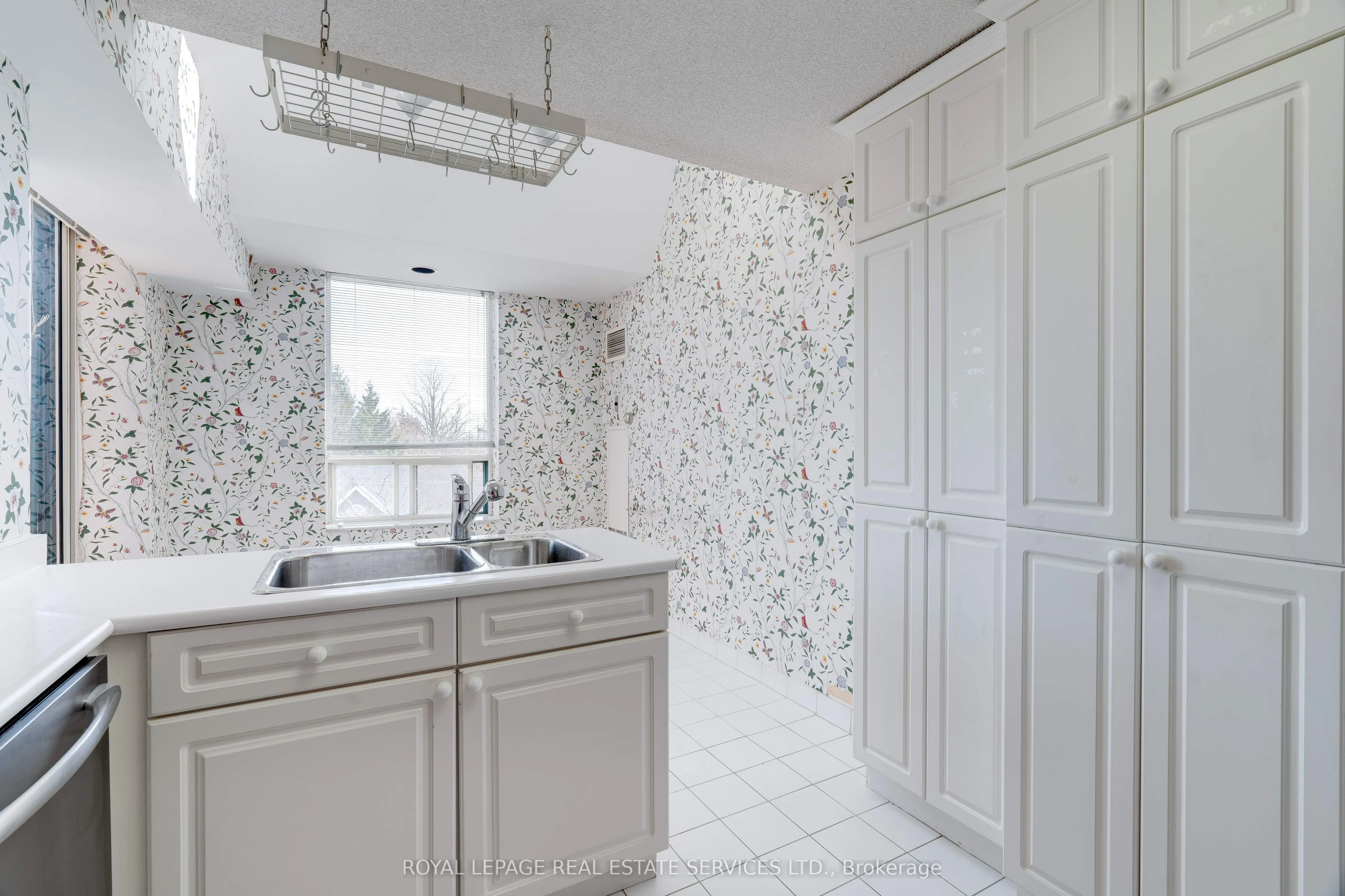 221 Robinson Street, #PH8