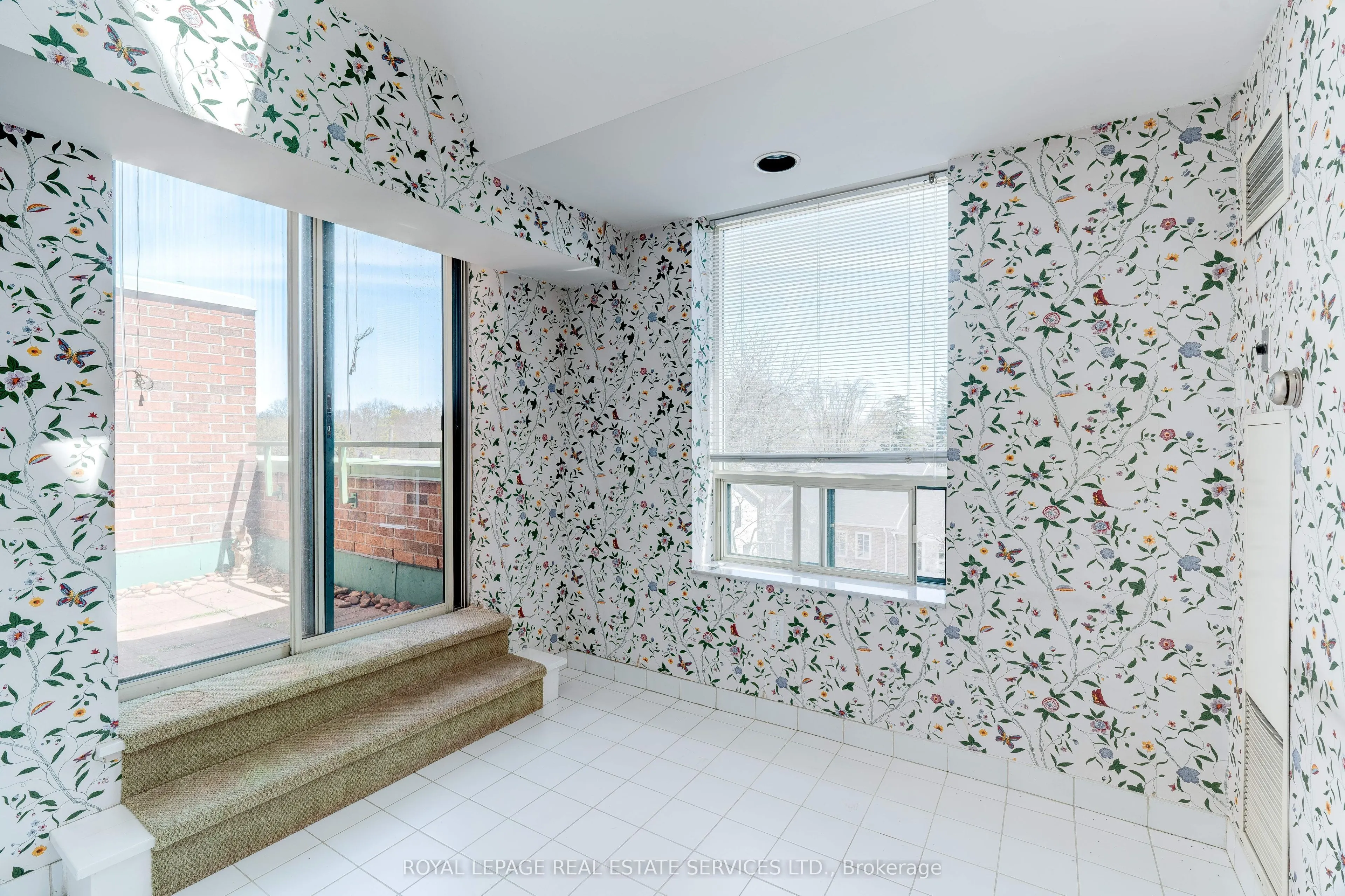 221 Robinson Street, #PH8