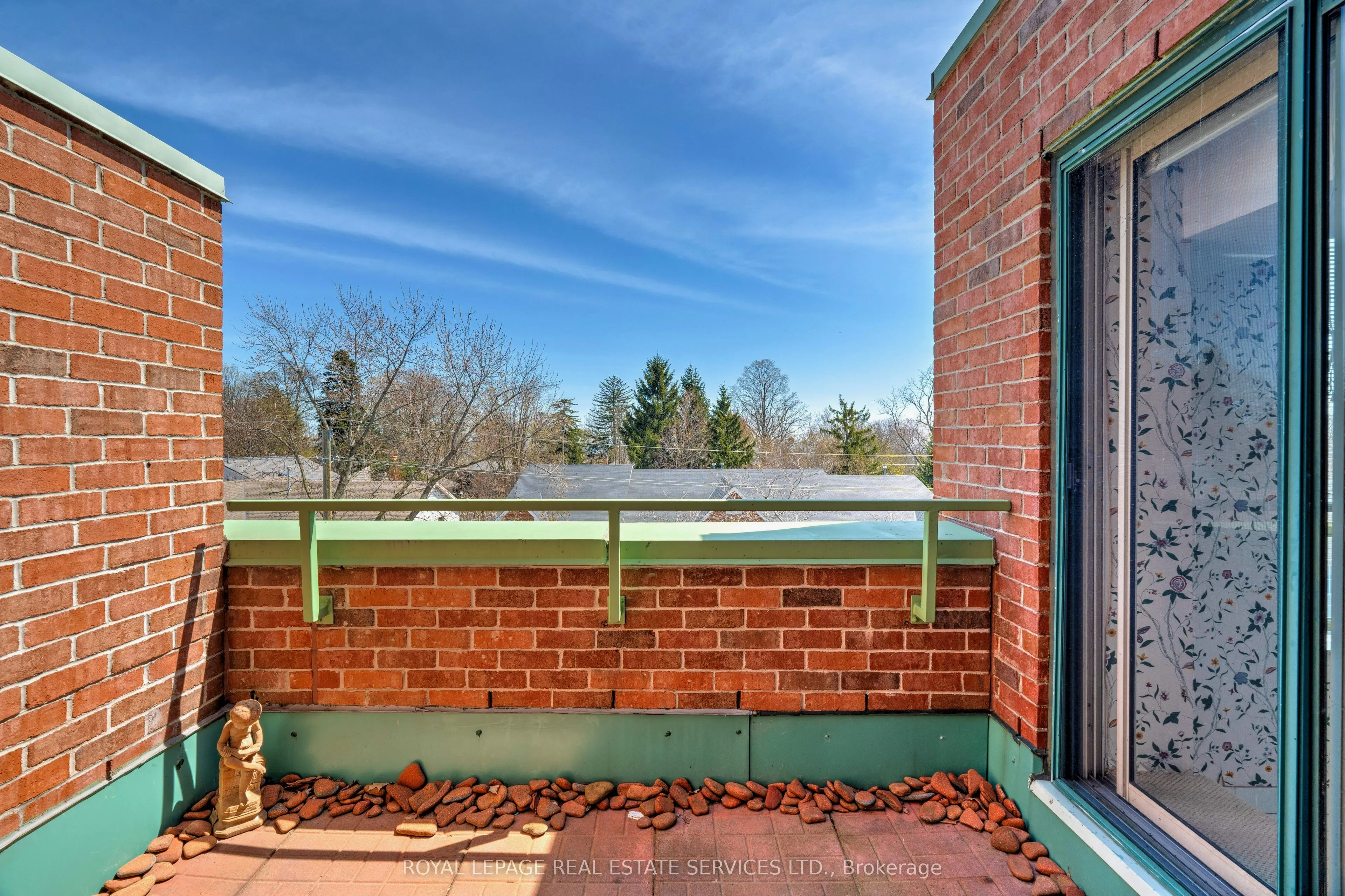 221 Robinson Street, #PH8