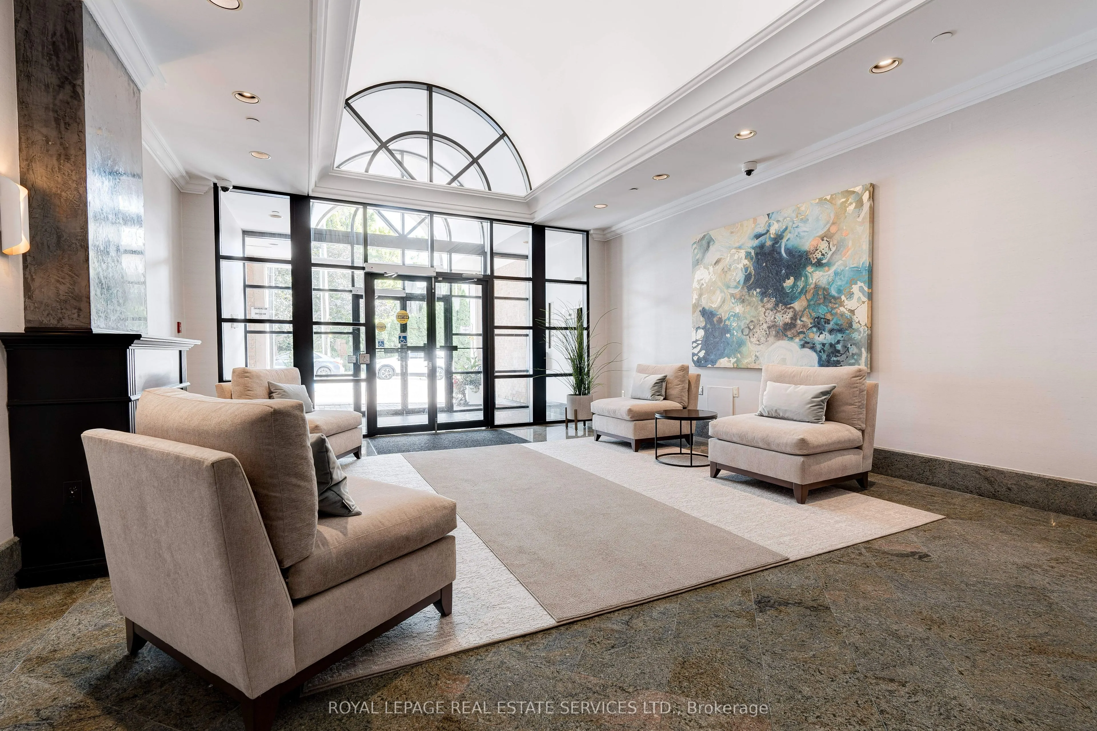 221 Robinson Street, #PH8