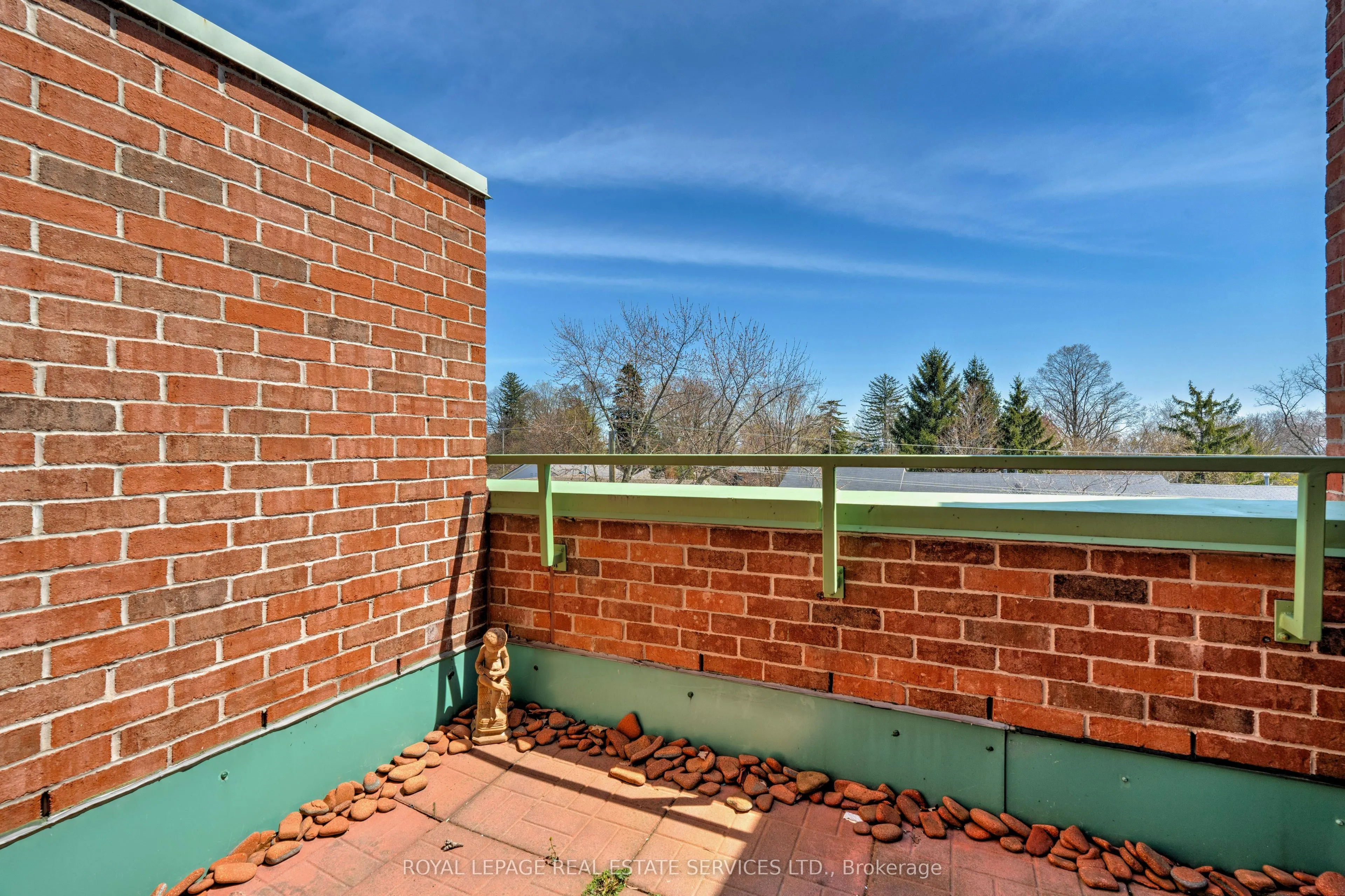 221 Robinson Street, #PH8