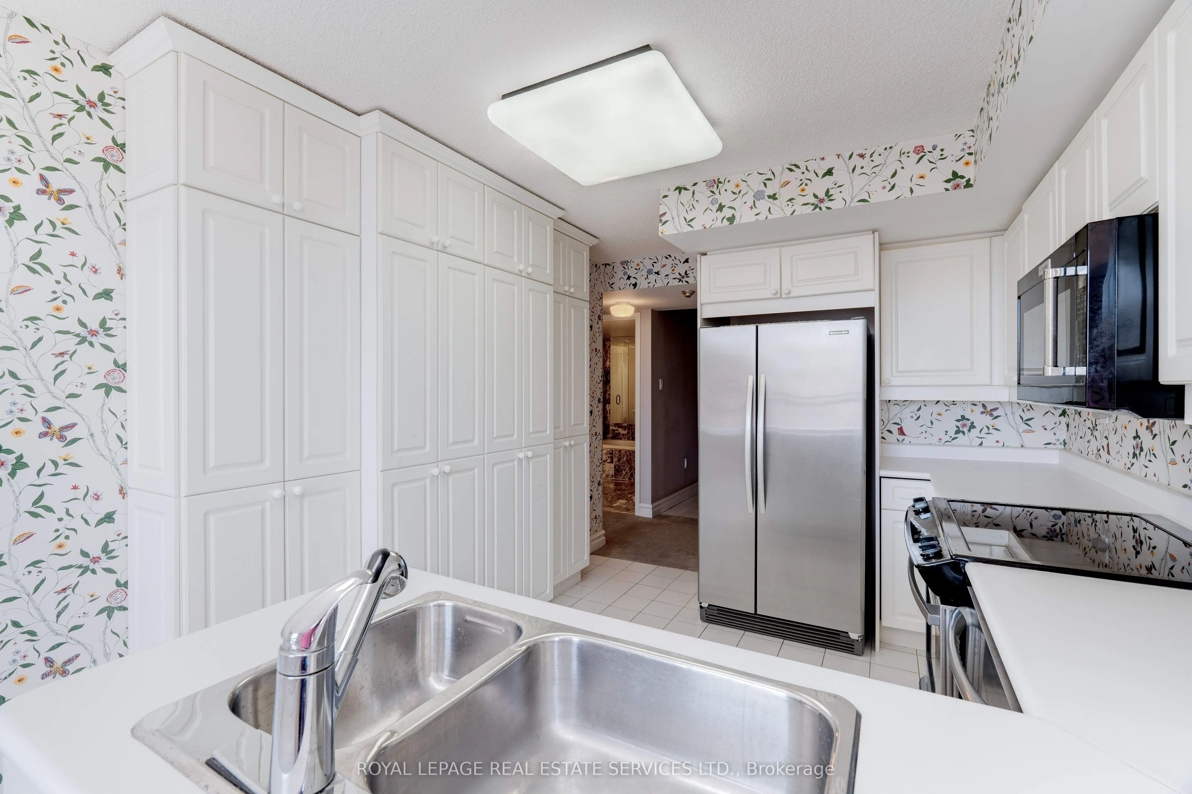221 Robinson Street, #PH8