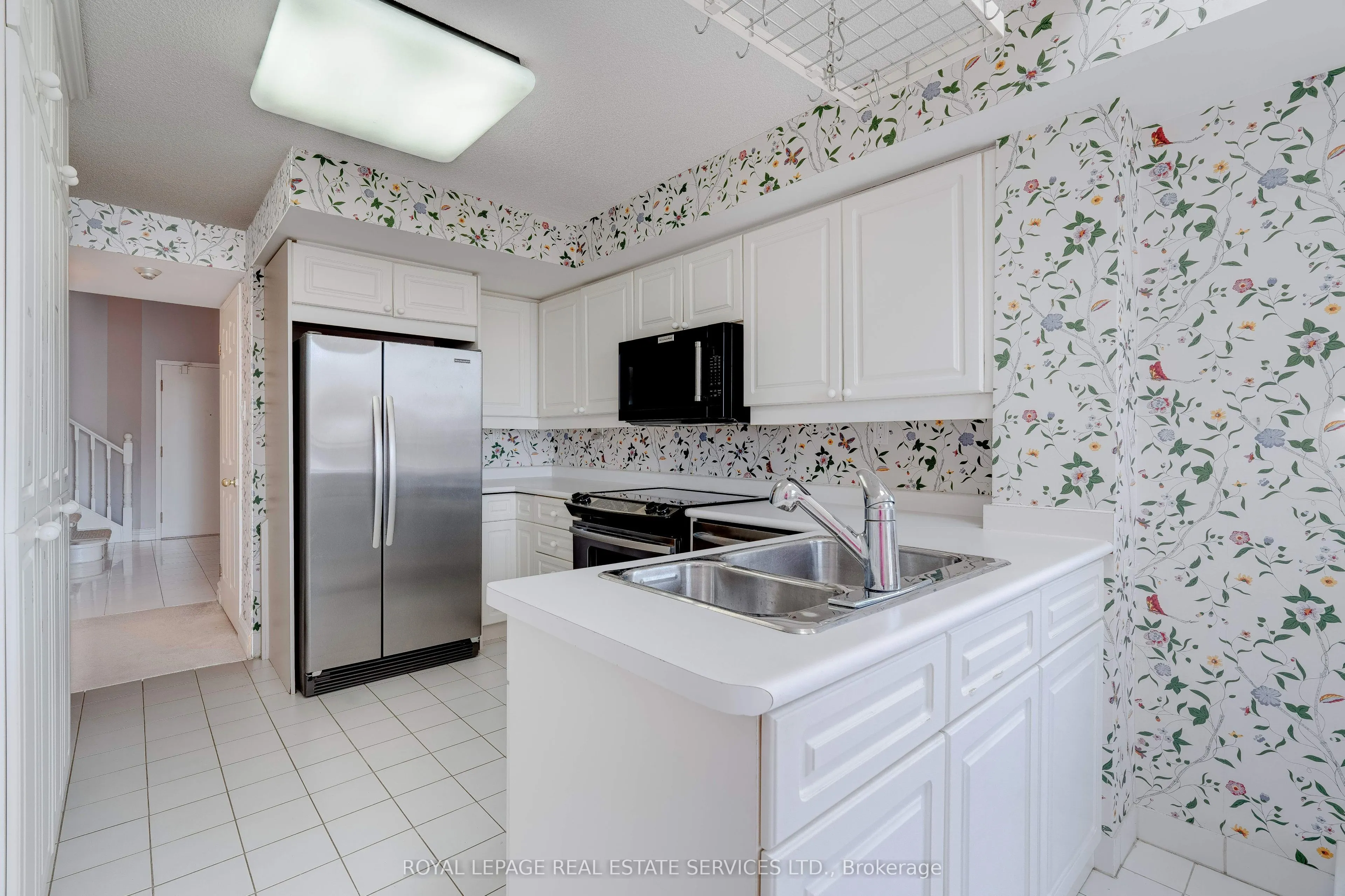 221 Robinson Street, #PH8