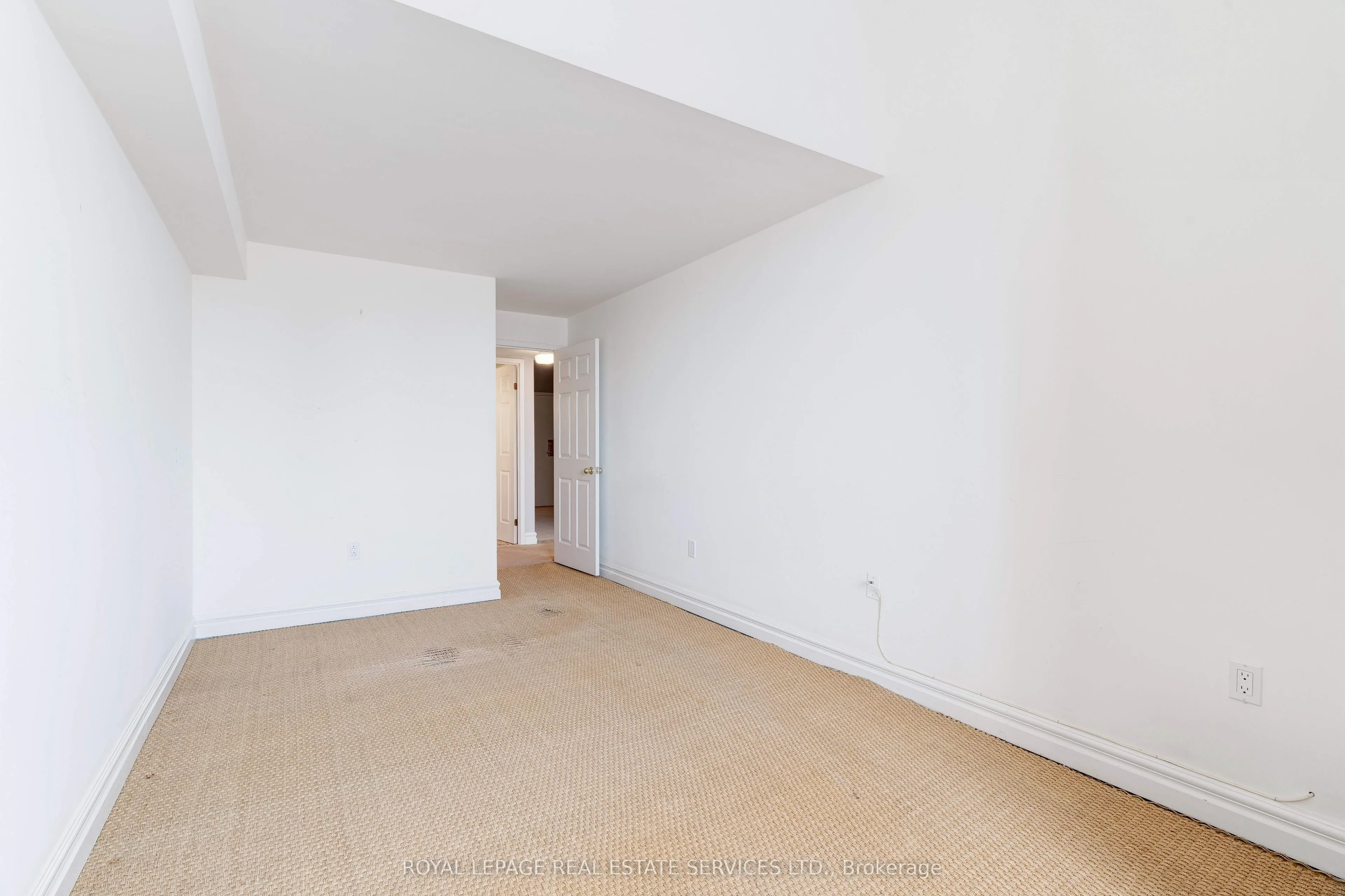 221 Robinson Street, #PH8