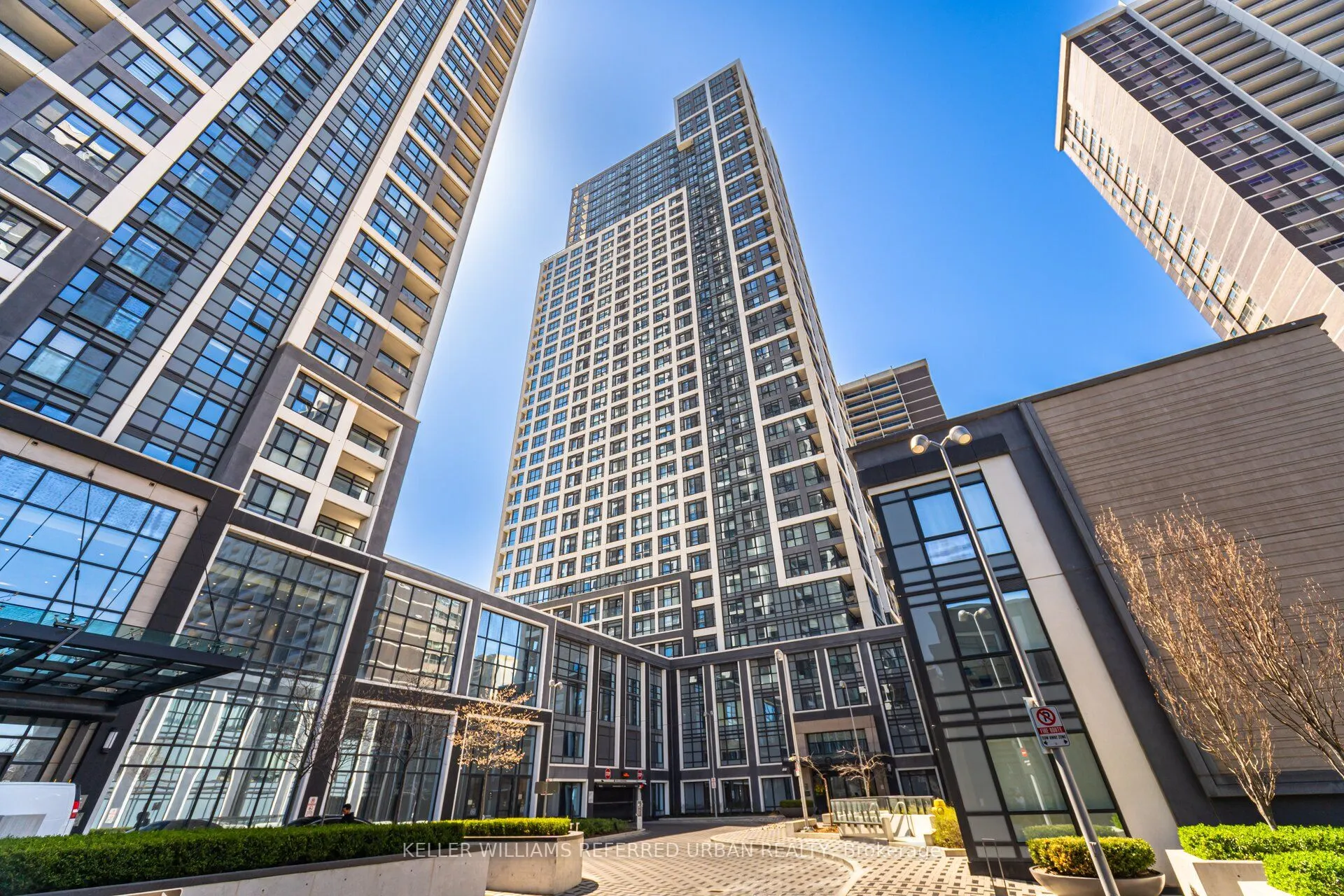 9 Mabelle Avenue, #2422