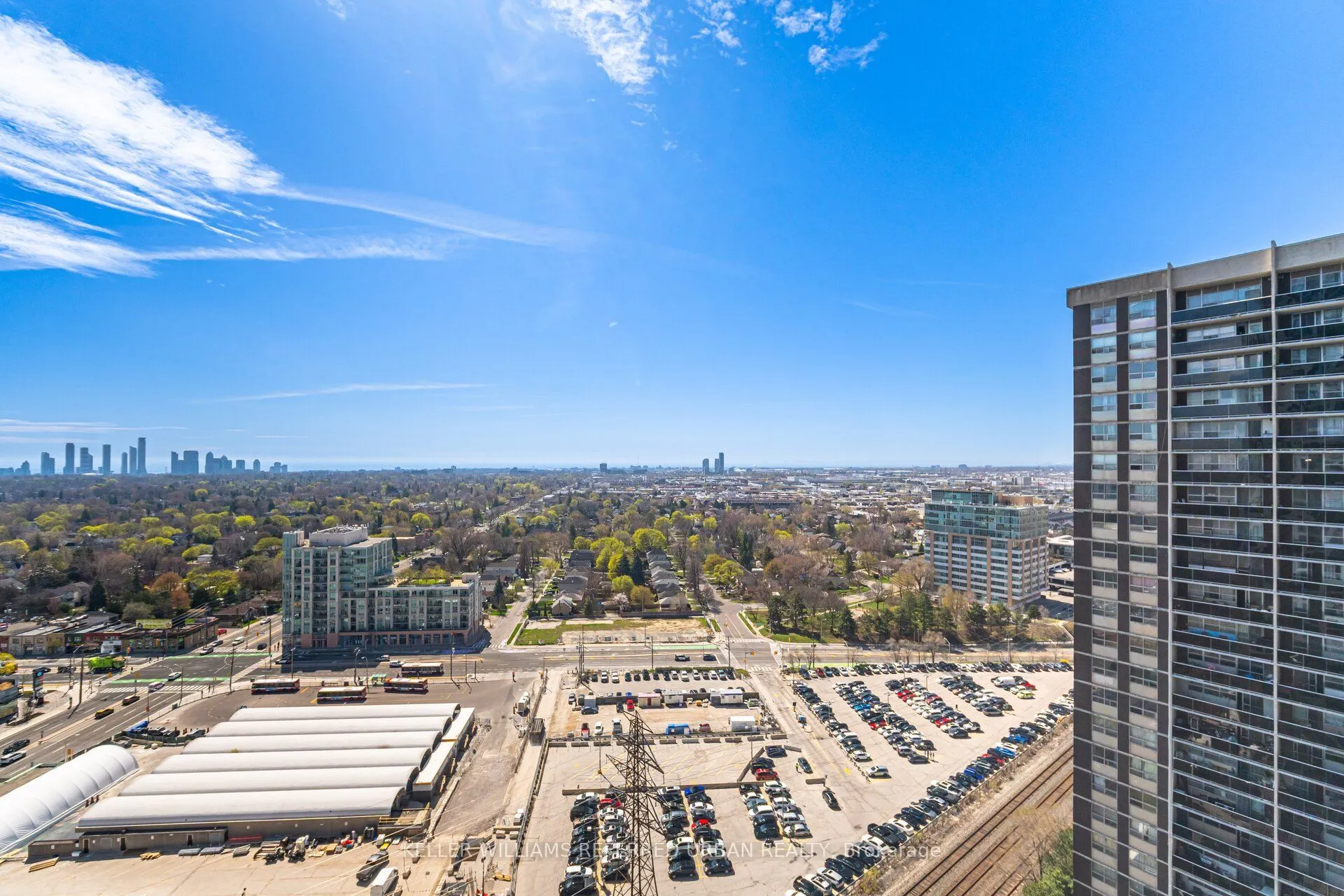 9 Mabelle Avenue, #2422