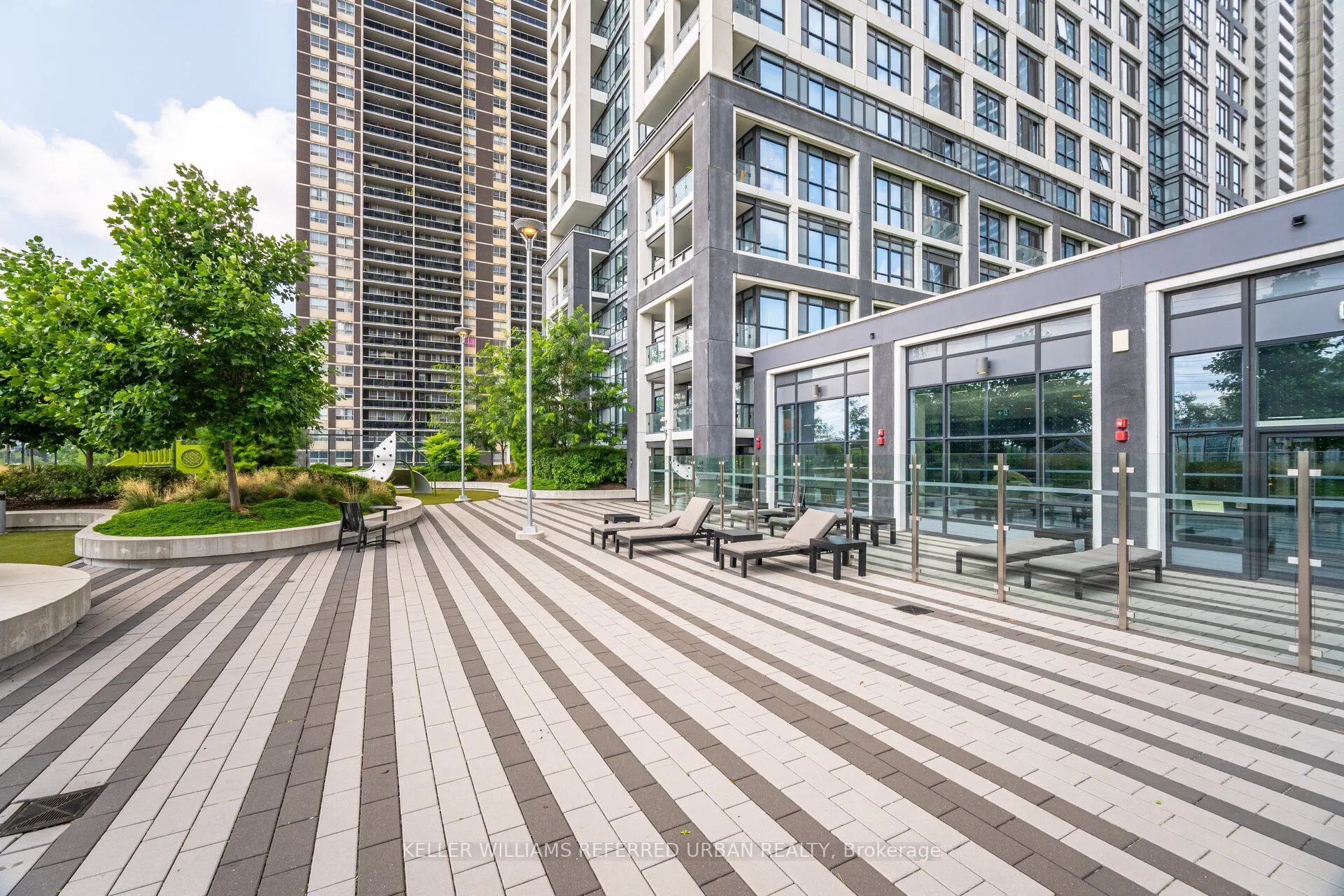 9 Mabelle Avenue, #2422