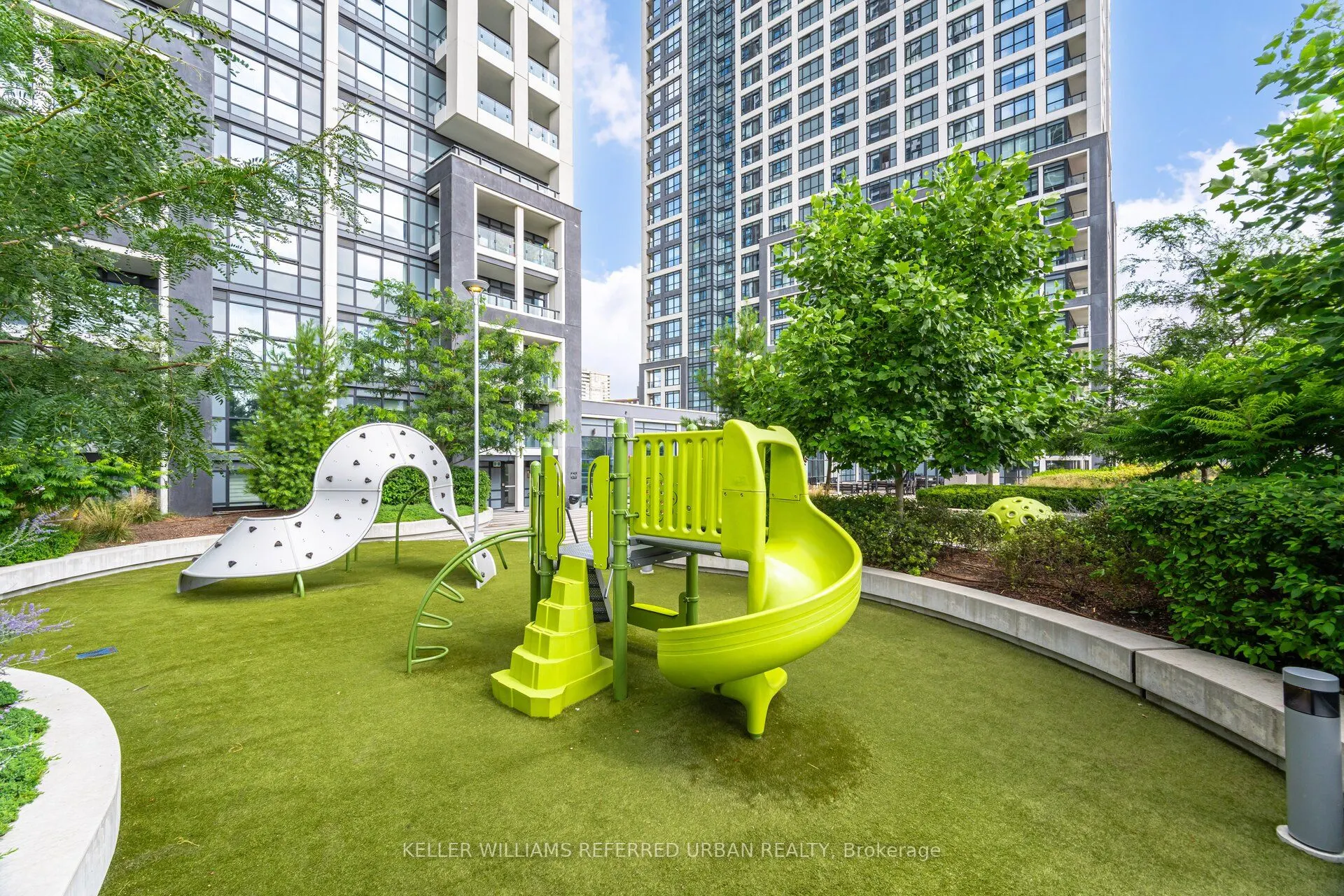 9 Mabelle Avenue, #2422