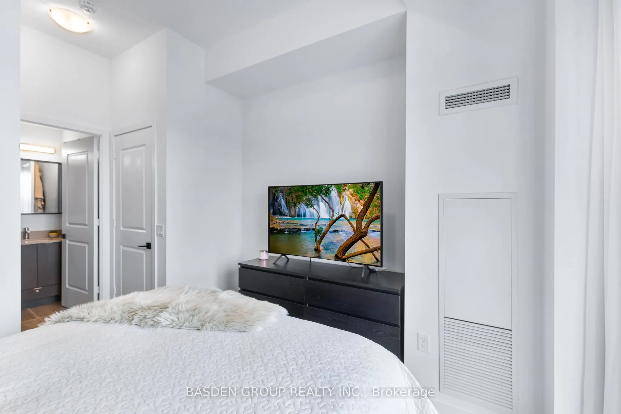 4655 Metcalfe Avenue, #202B