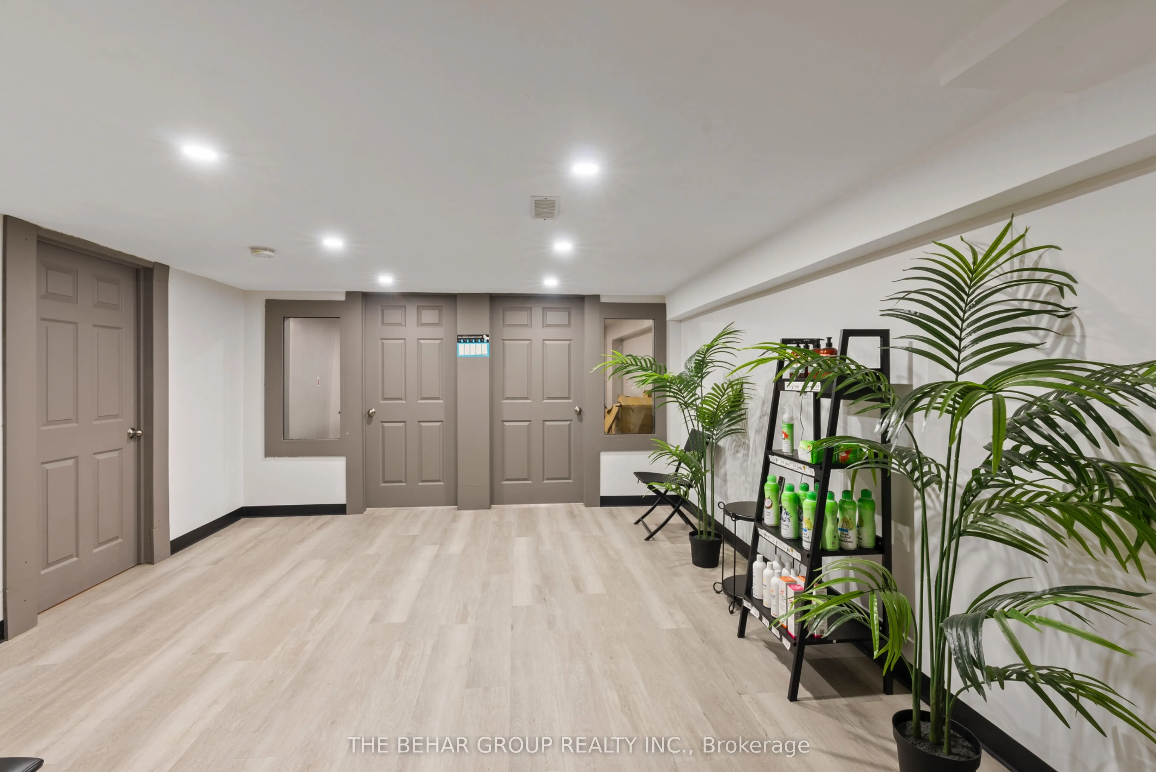 2299 Bloor Street W