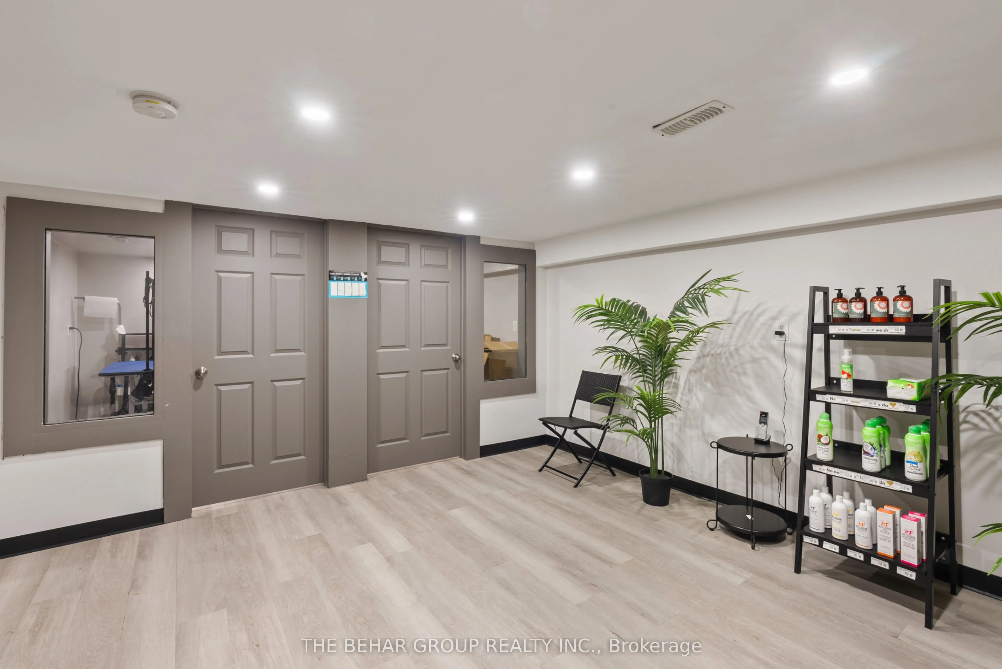 2299 Bloor Street W