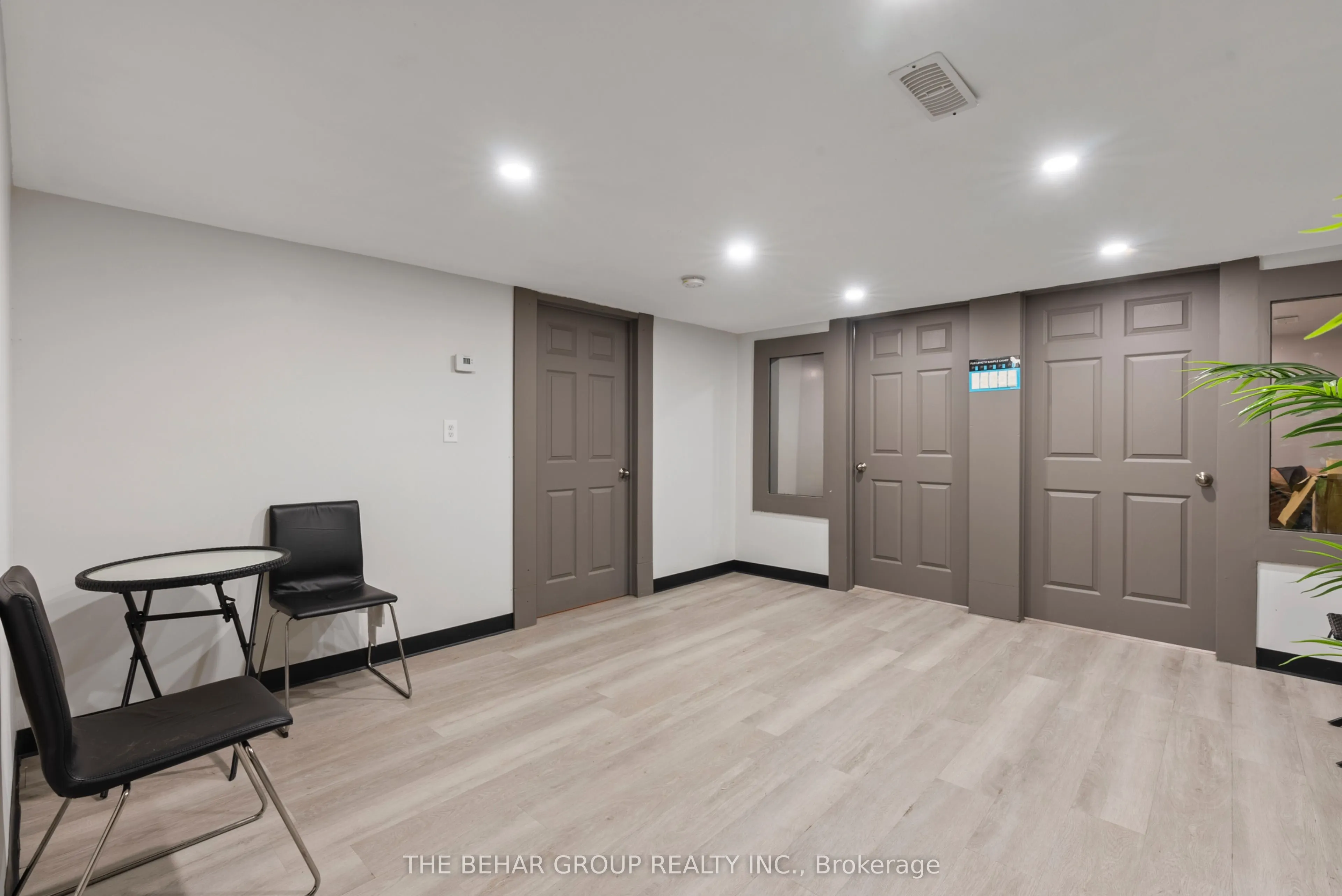 2299 Bloor Street W