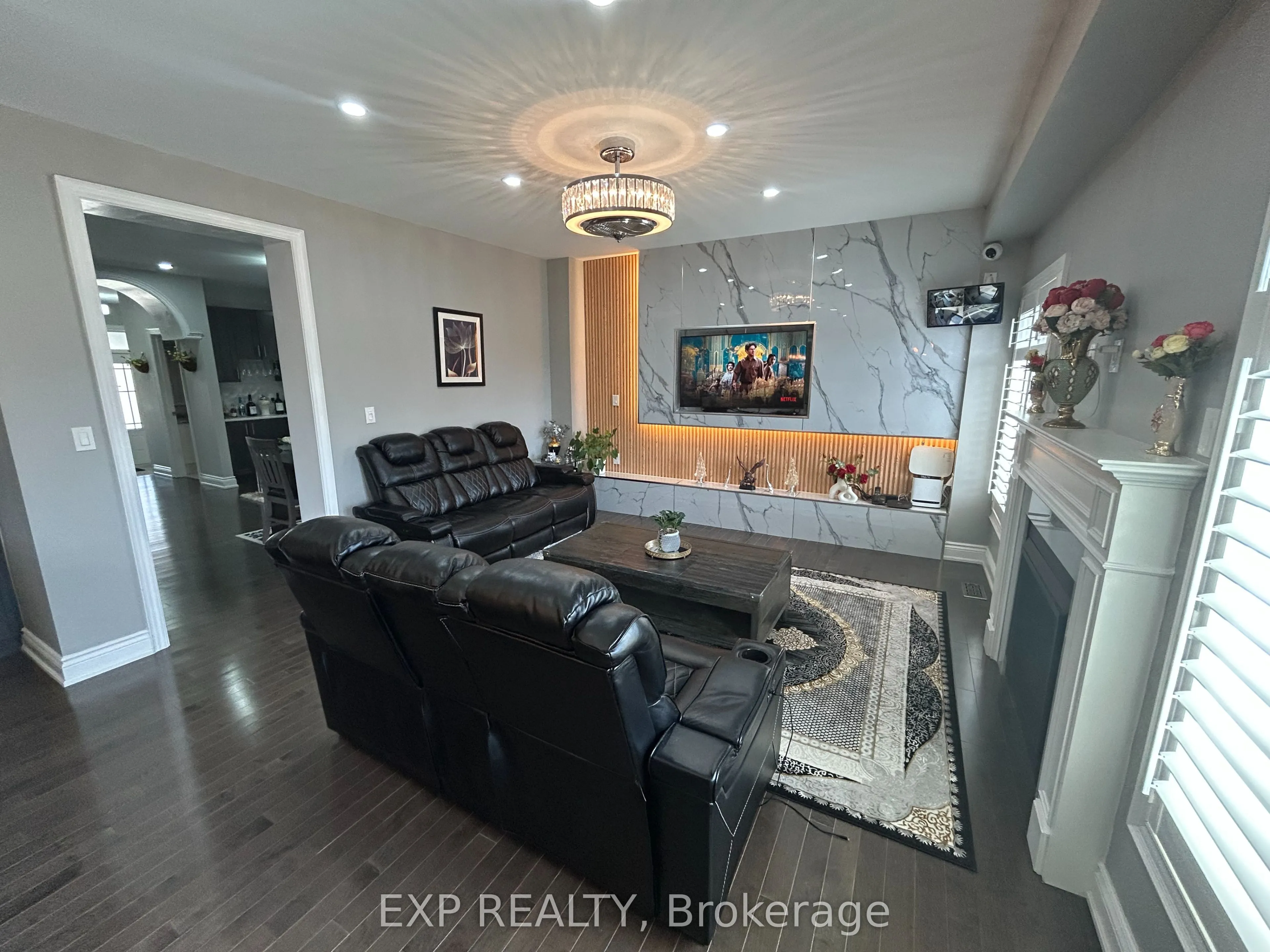 18 Prairie Creek Crescent