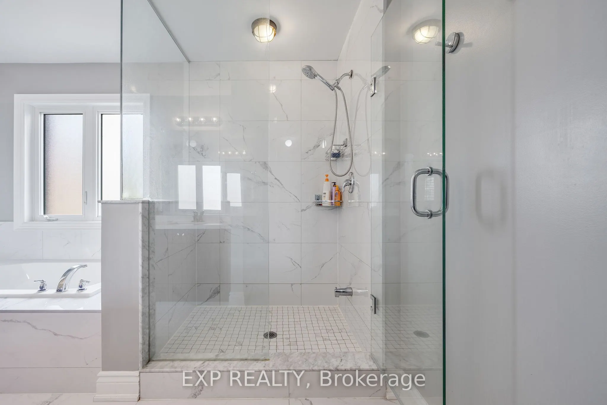 18 Prairie Creek Crescent