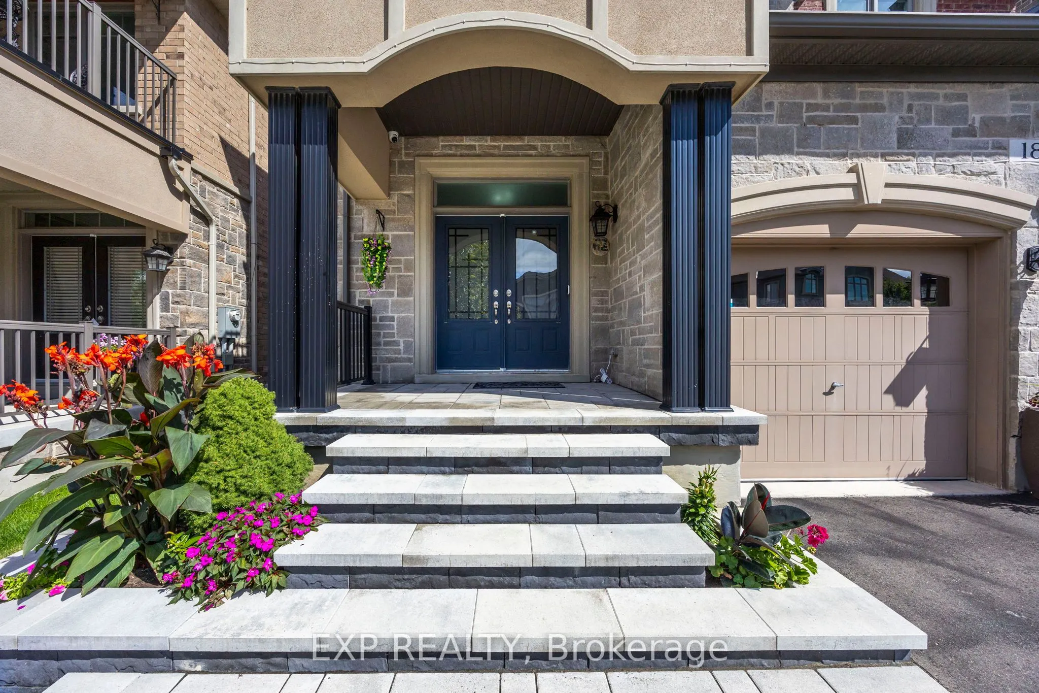 18 Prairie Creek Crescent