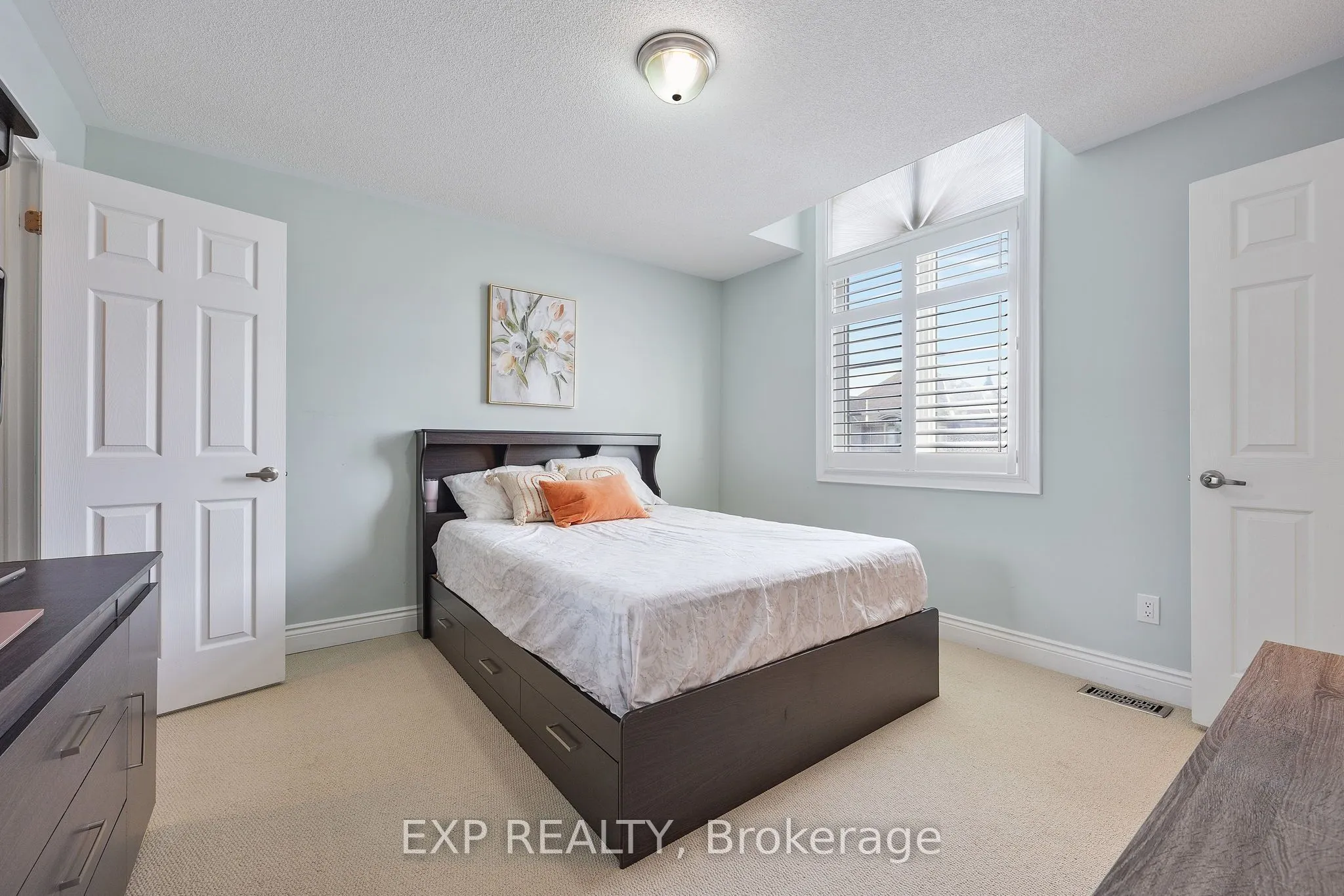 18 Prairie Creek Crescent