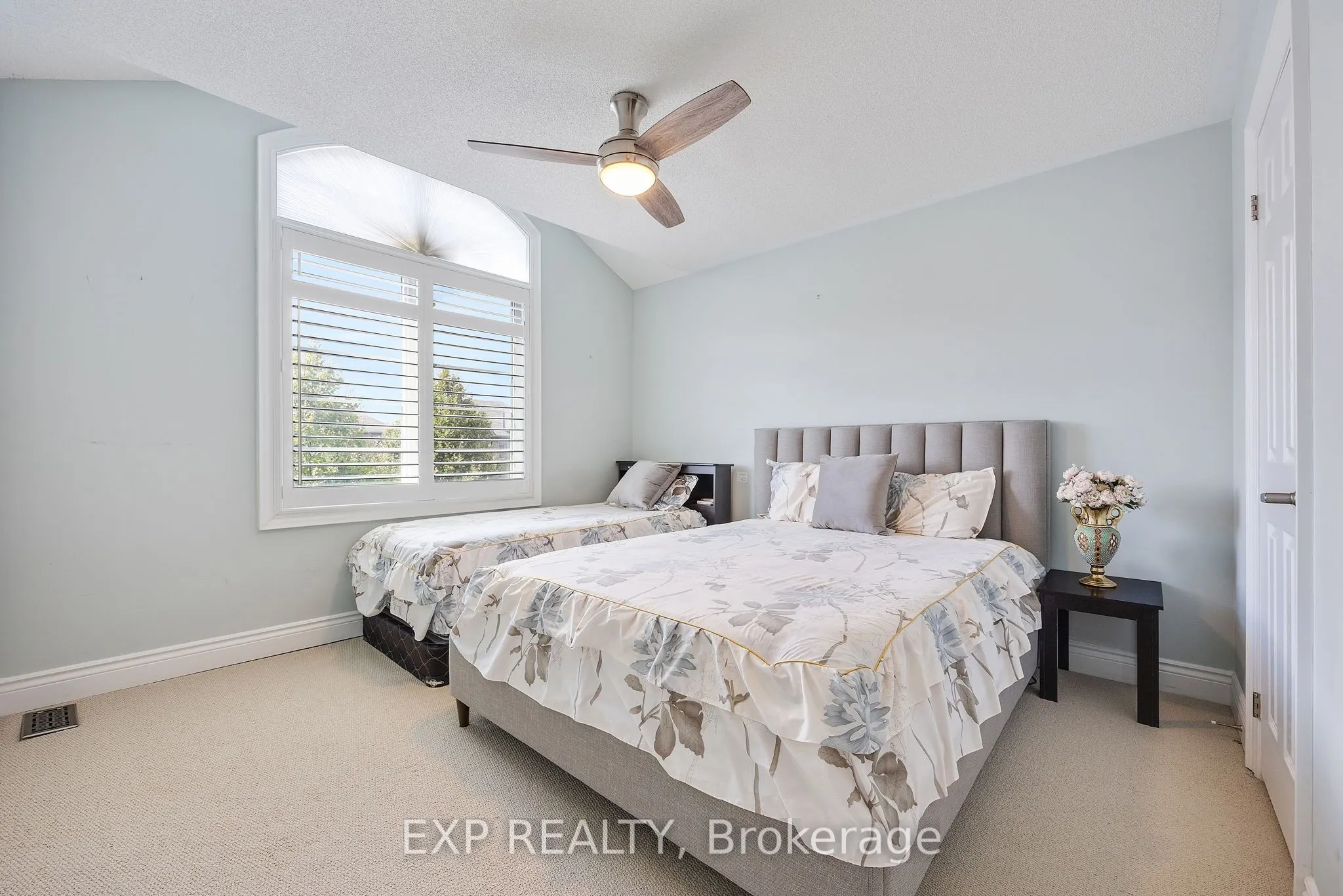 18 Prairie Creek Crescent