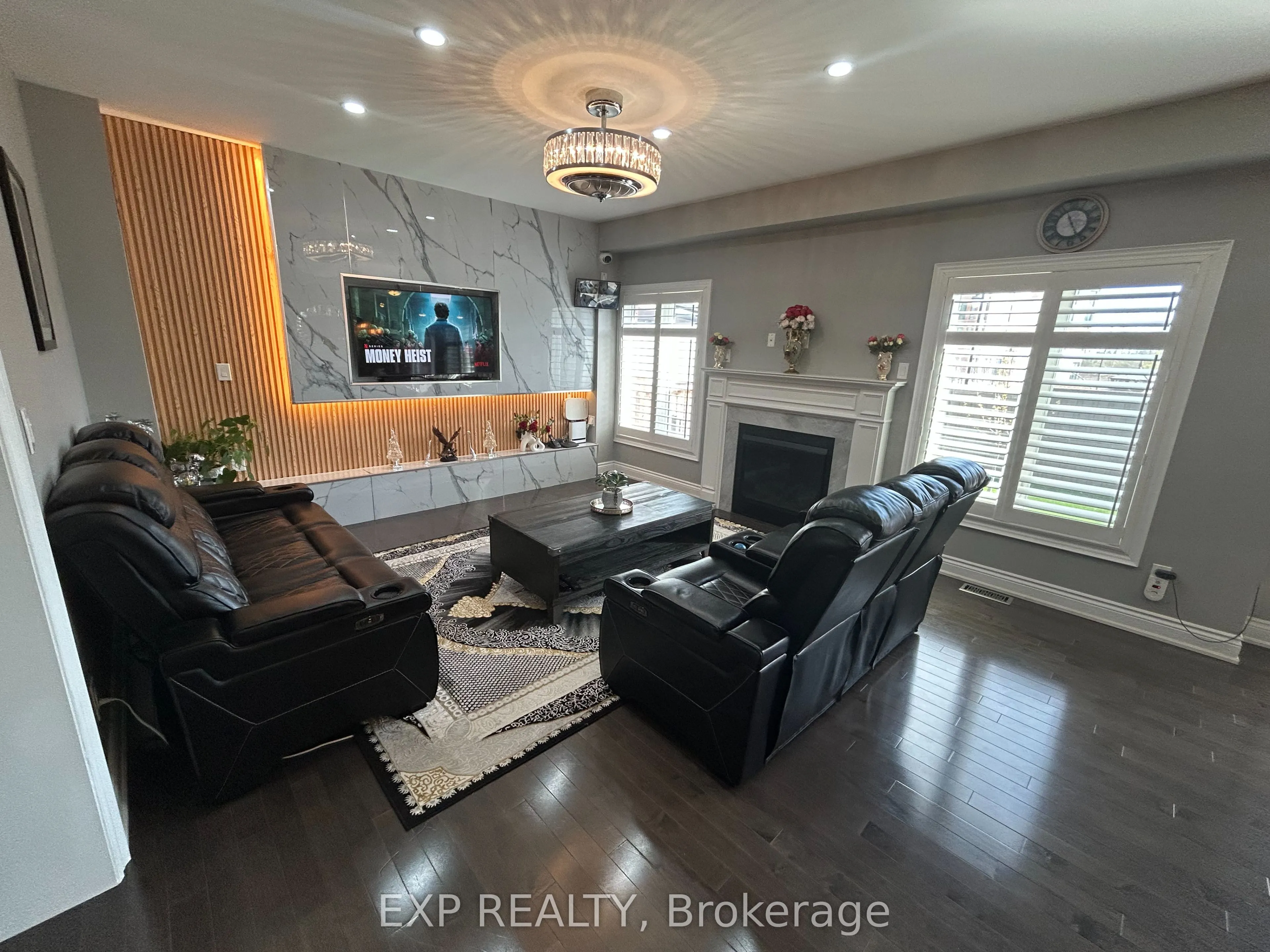 18 Prairie Creek Crescent