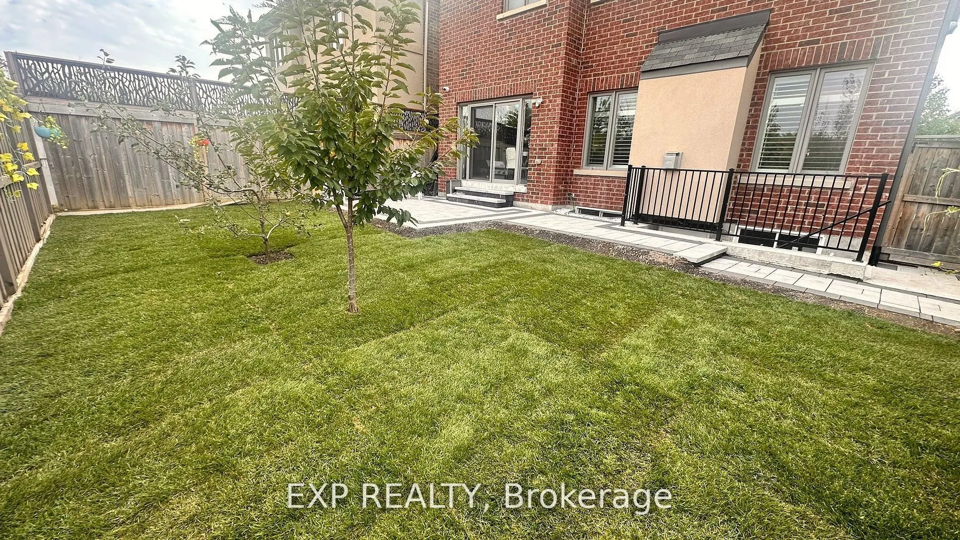 18 Prairie Creek Crescent