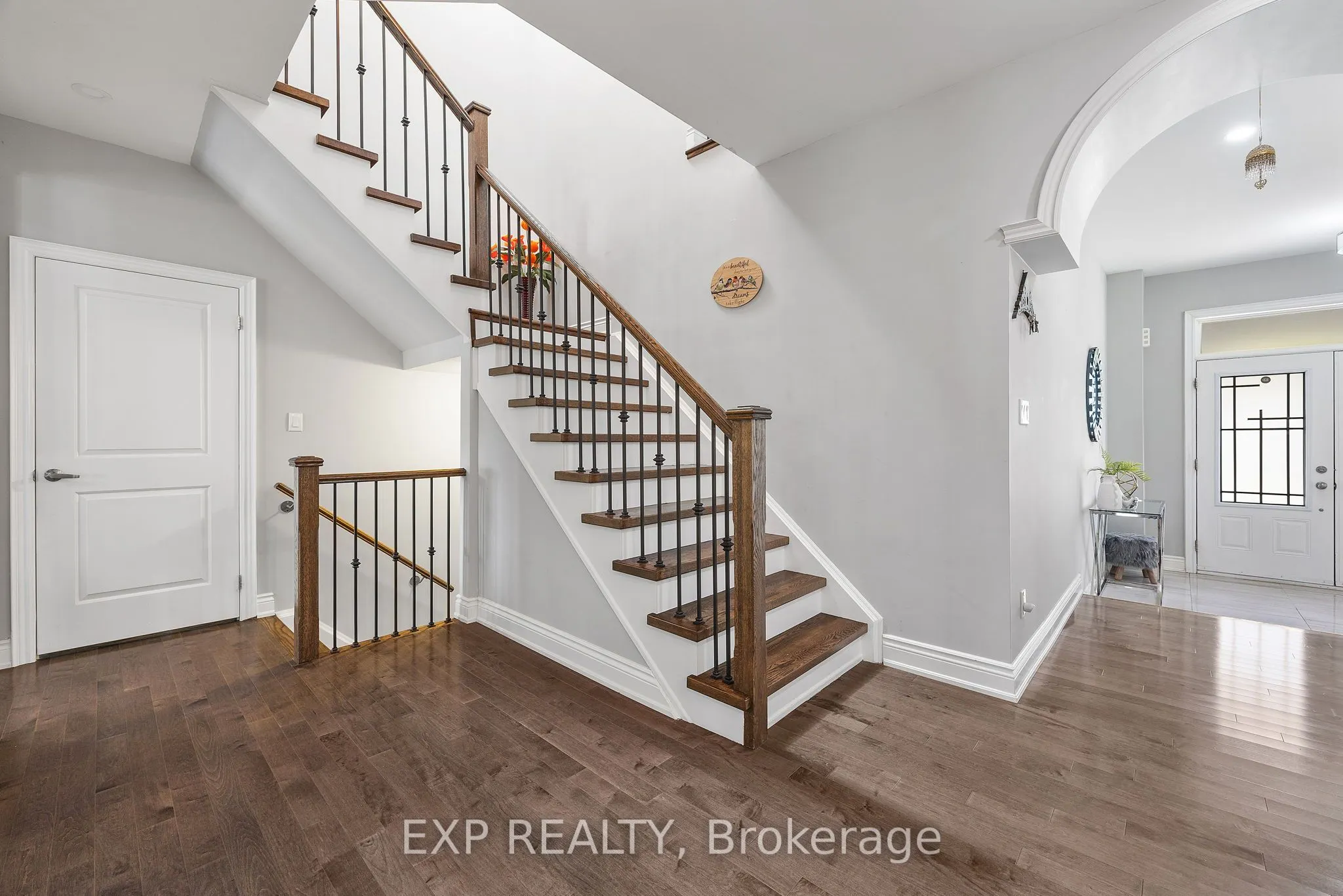 18 Prairie Creek Crescent