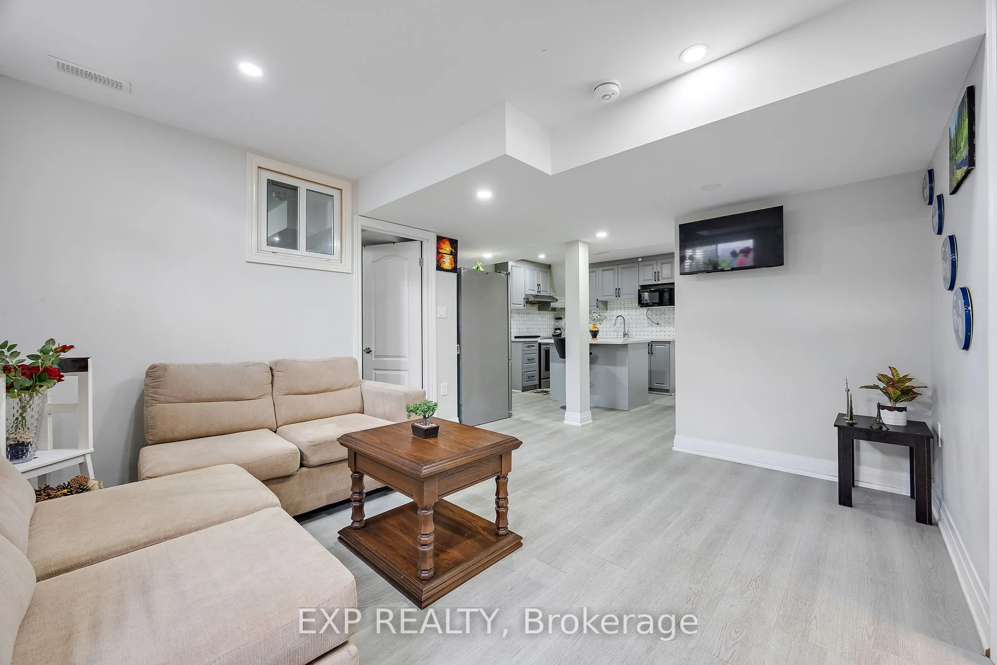 18 Prairie Creek Crescent