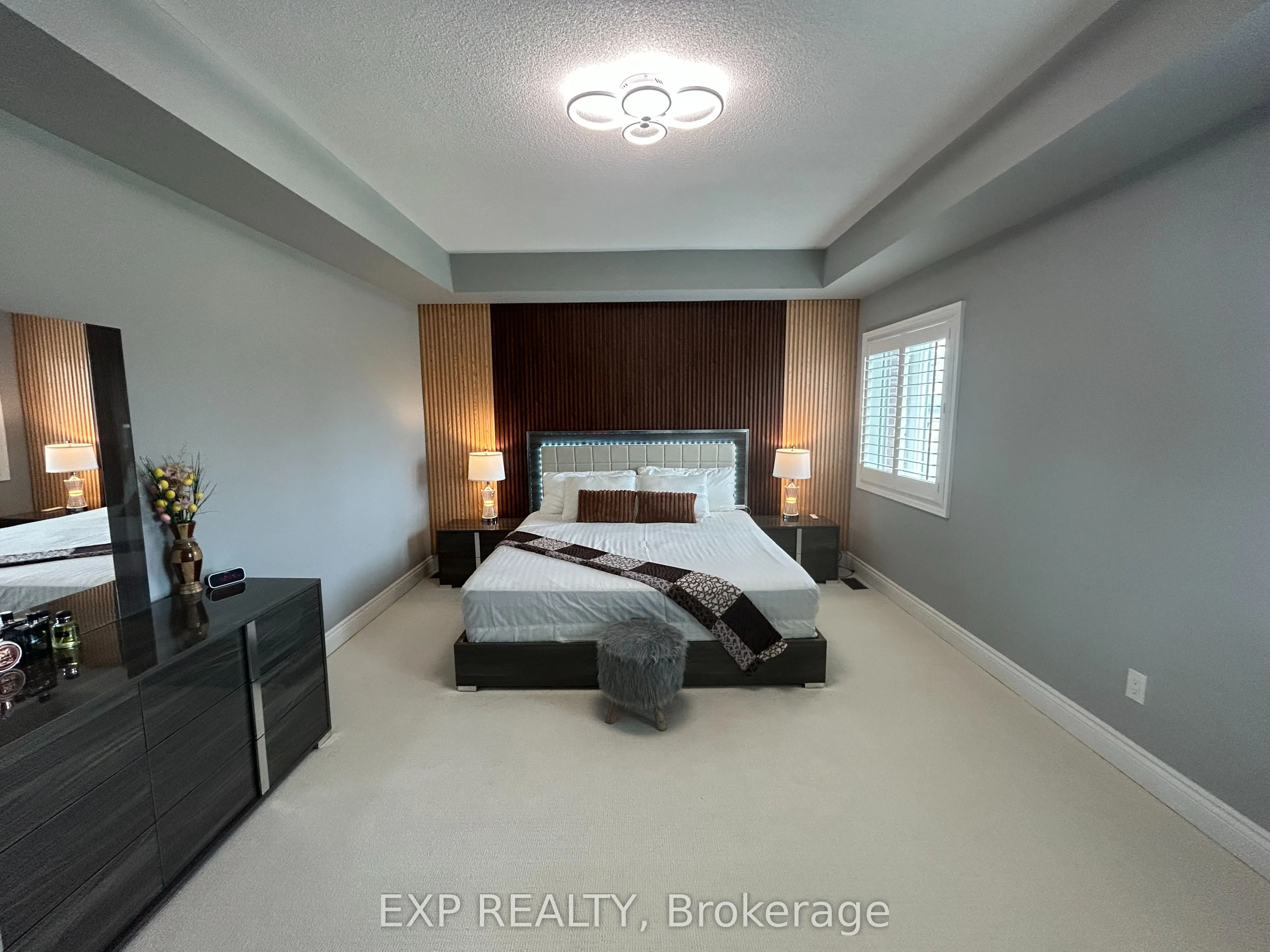 18 Prairie Creek Crescent