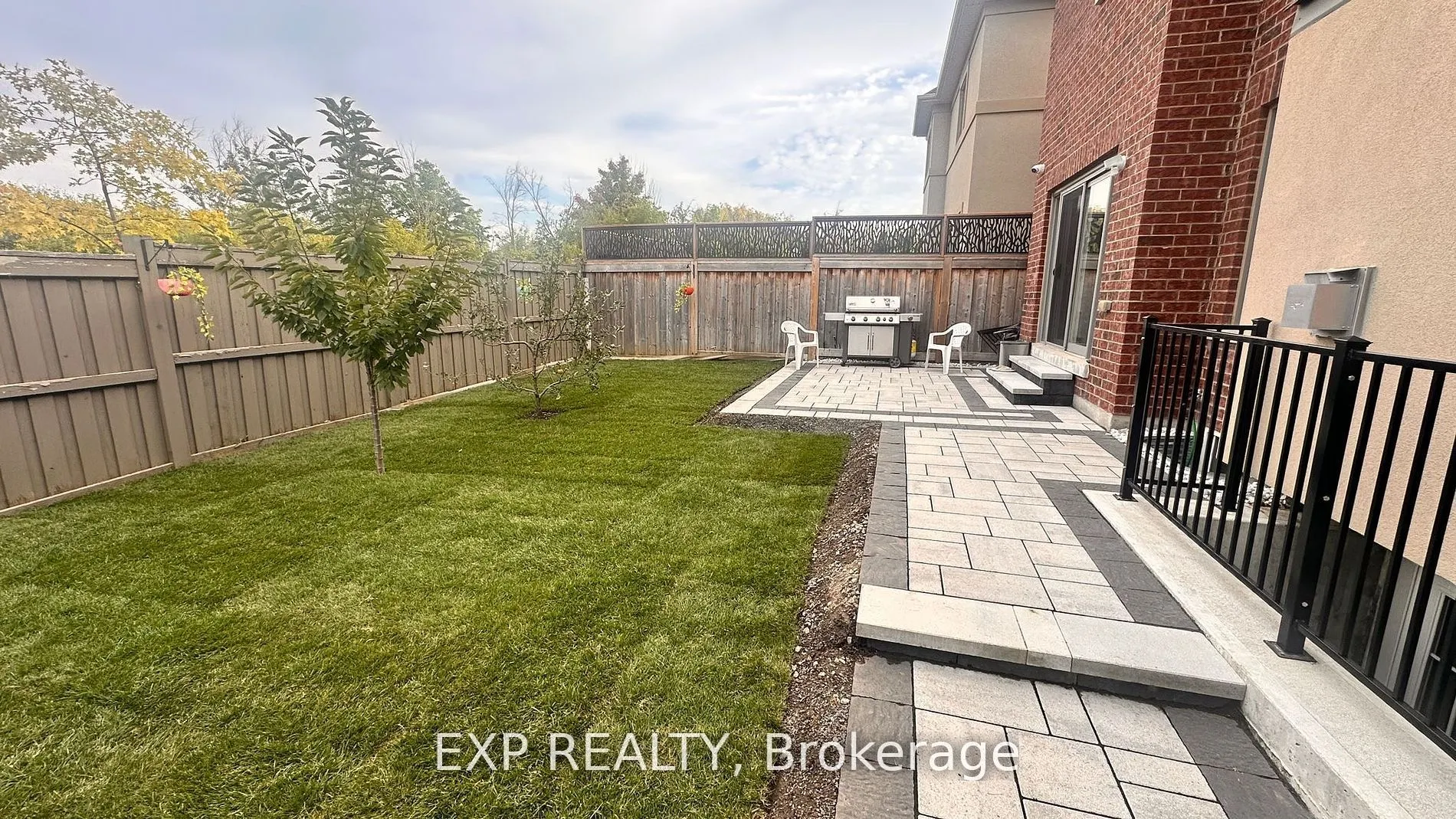 18 Prairie Creek Crescent