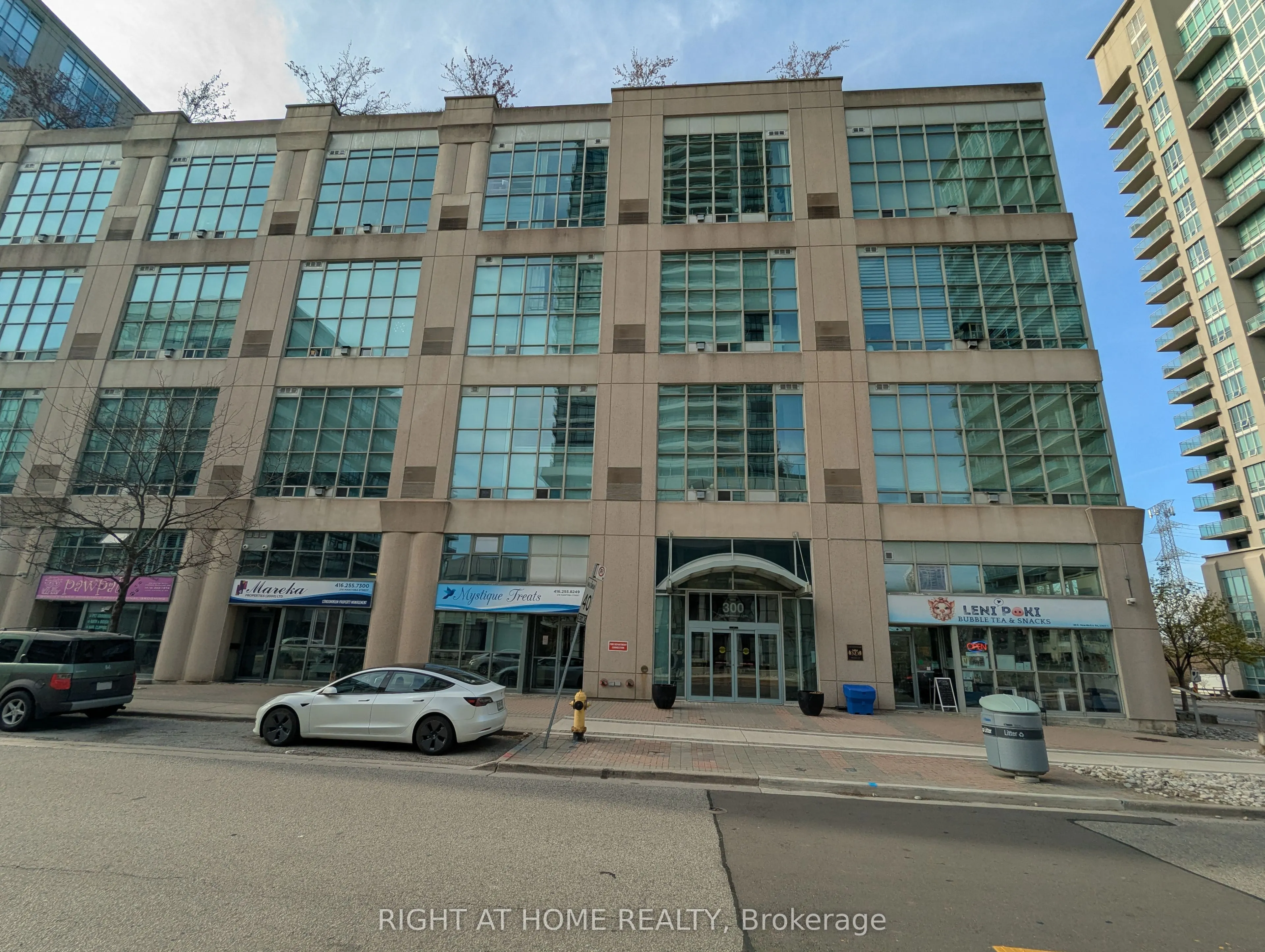300 Manitoba Street, #215