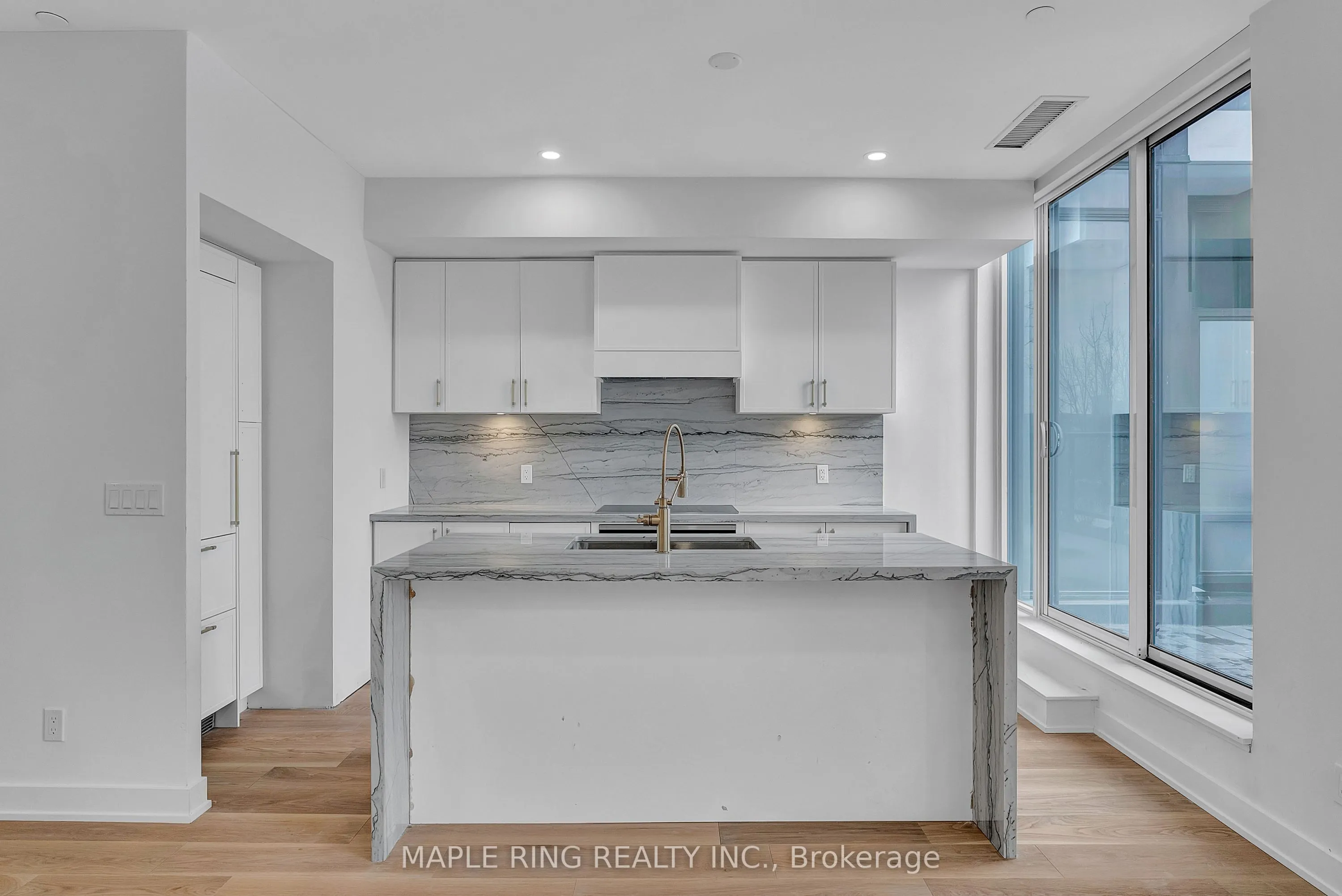 2485 Taunton Road, #118