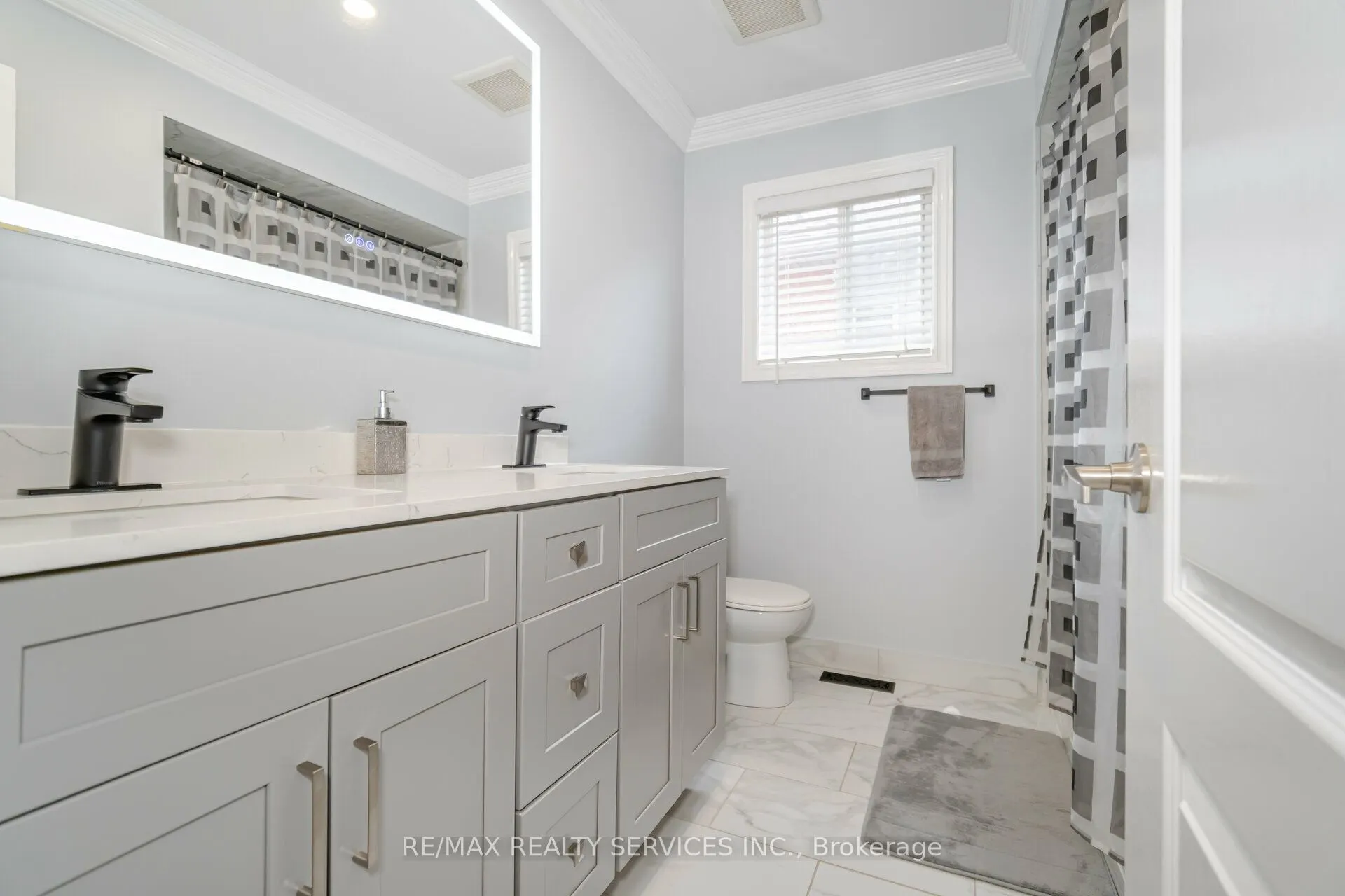 1317 Weller Cross