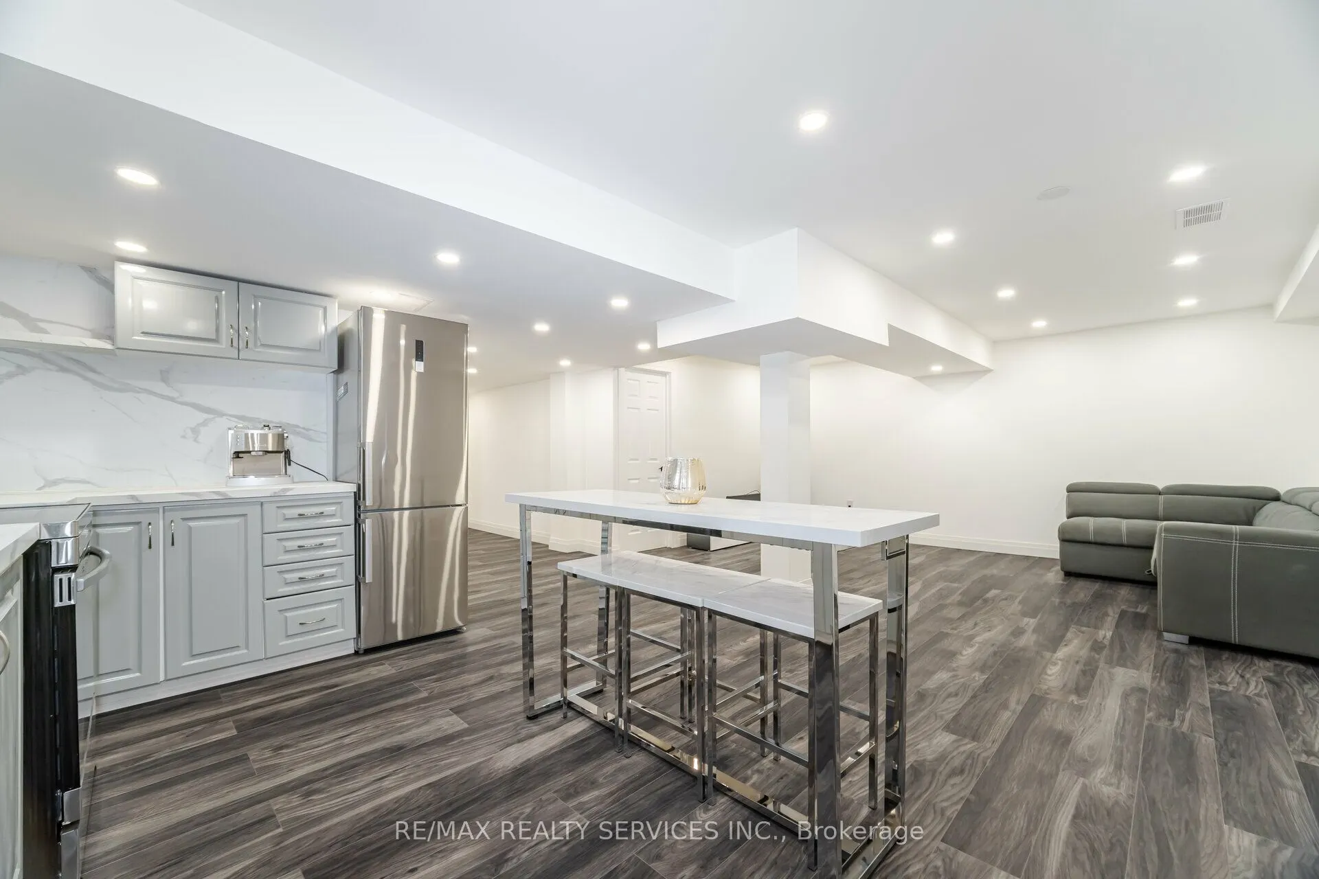 1317 Weller Cross