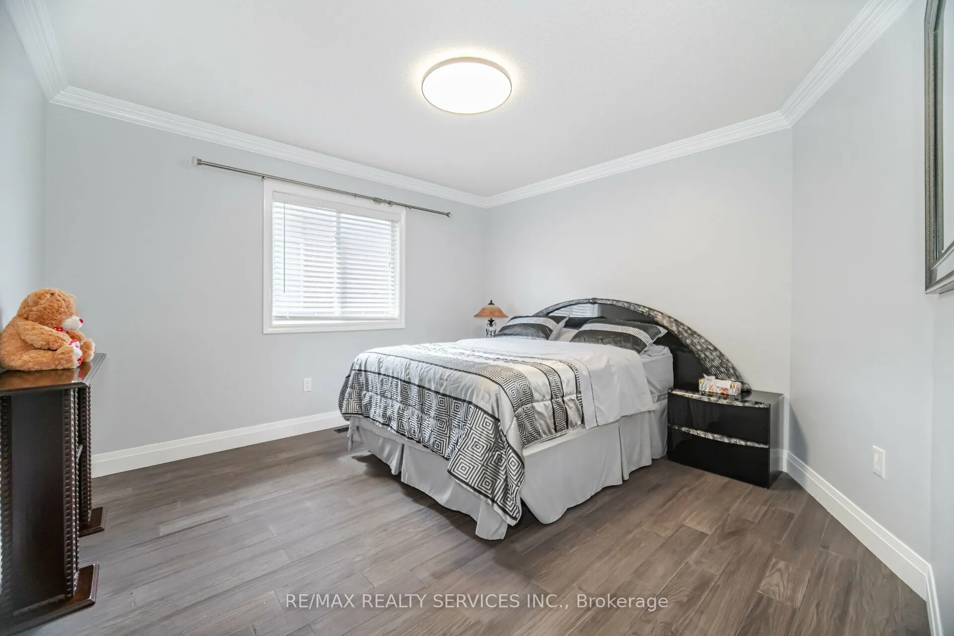 1317 Weller Cross