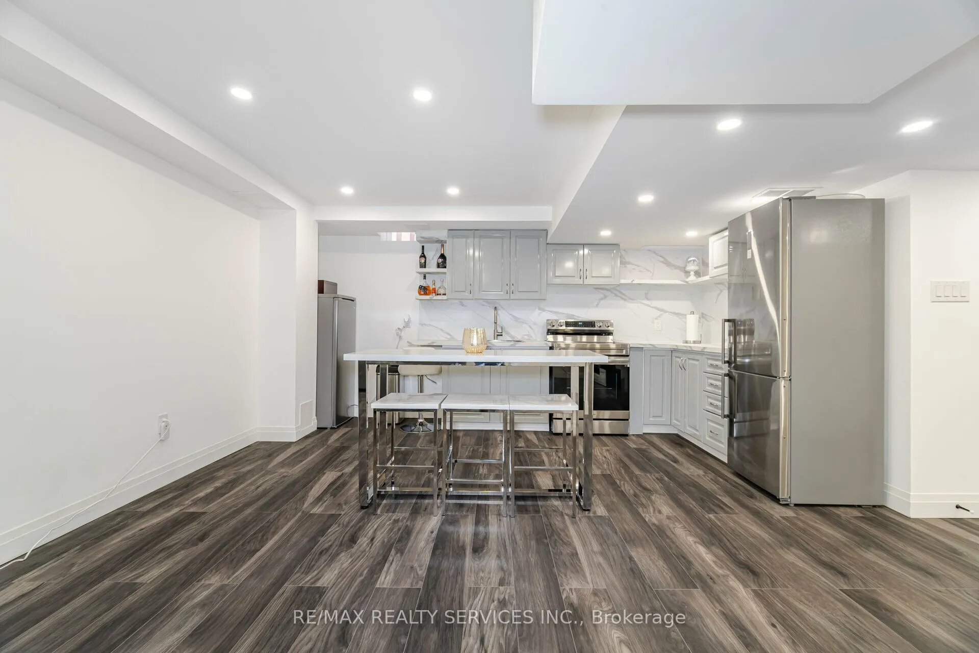 1317 Weller Cross